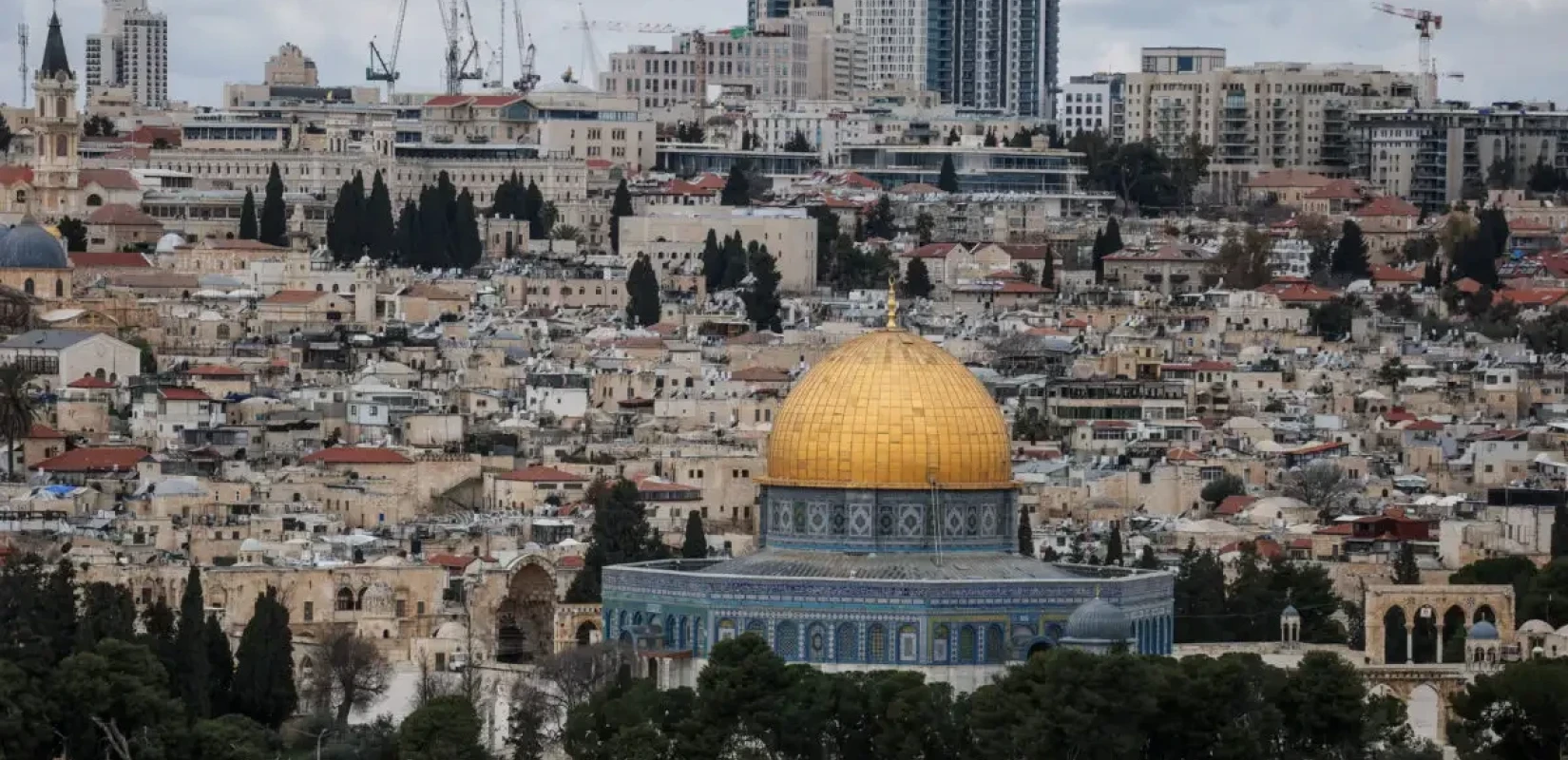 Δραματική μαρτυρία εγκλωβισμένης Ελληνίδας στη Βηθλεέμ: «Είμαστε 49 άνθρωποι - Μια κοπέλα είναι έγκυος» (βίντεο)