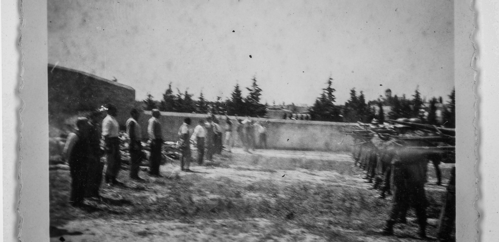 Συγκλονίζουν οι νέες φωτογραφίες των 200 που εκτελέστηκαν στην Καισαριανή