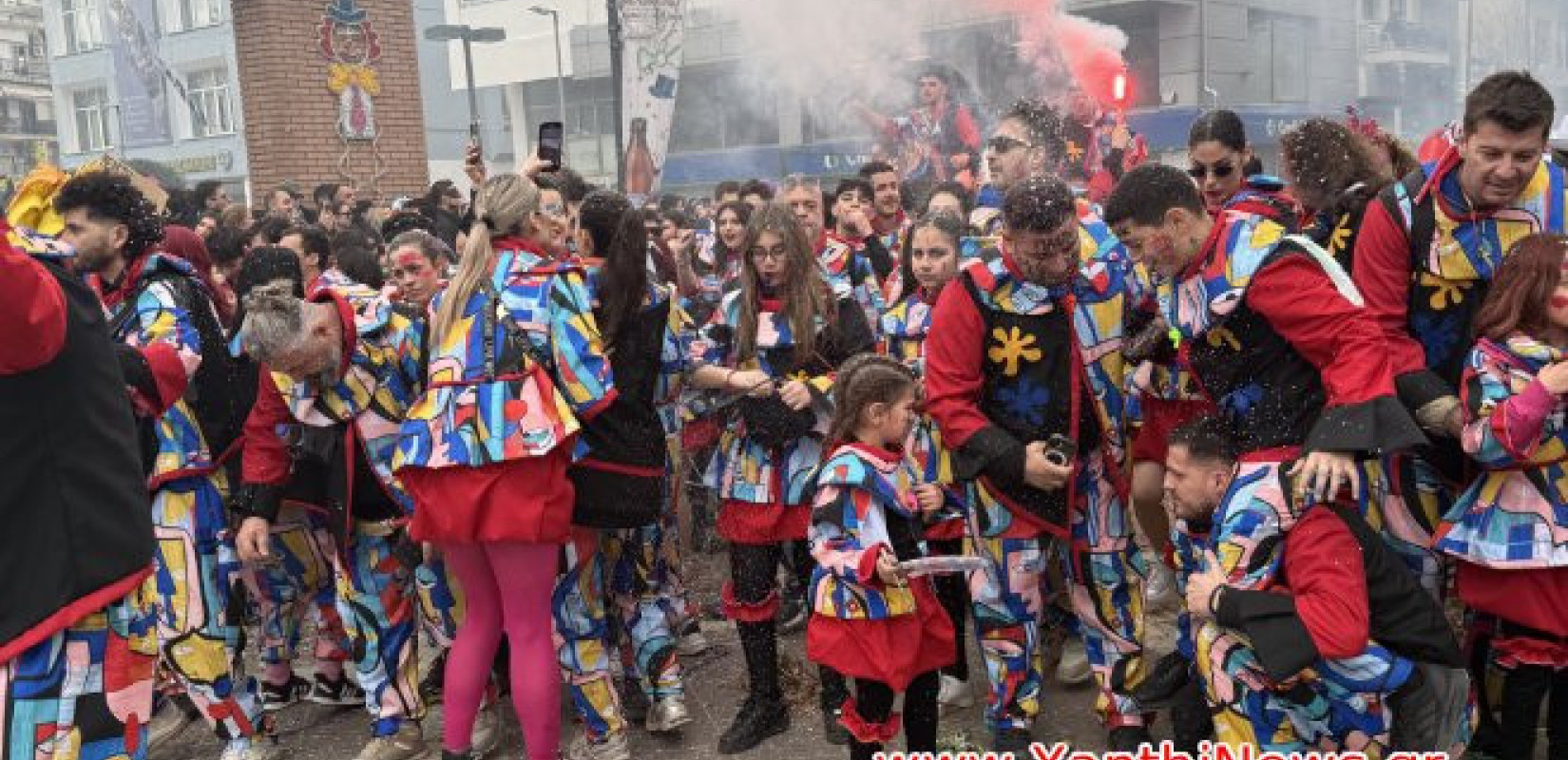 Ξάνθη: Χιλιάδες καρναβαλιστές στην παρέλαση - Δείτε βίντεο