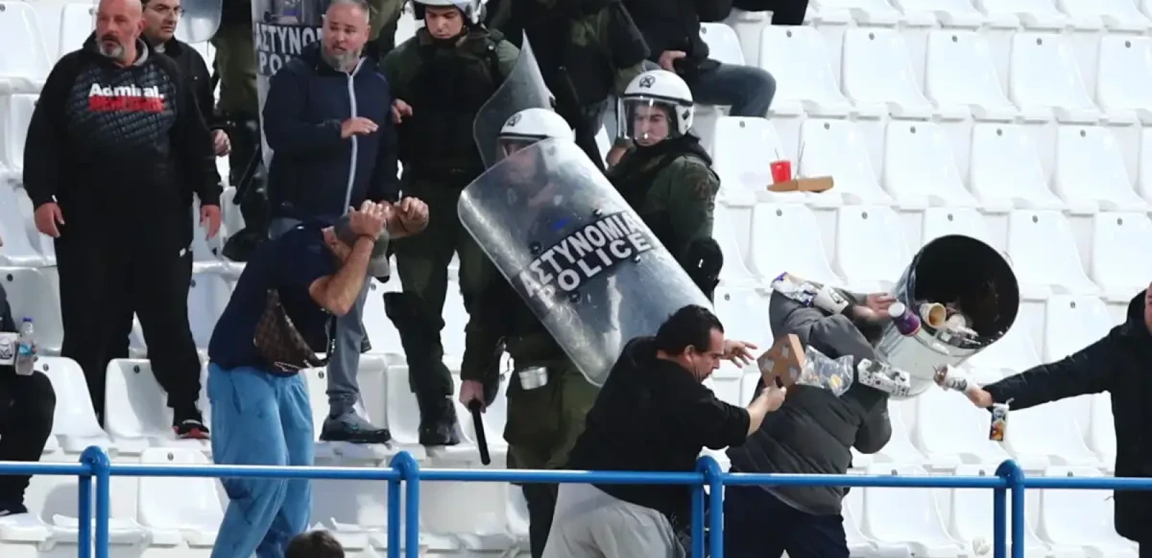 Στη φυλακή ο πρόεδρος του Ιωνικού και δυο οπαδοί της ομάδας για τα επεισόδια στο Κηφισιά - ΟΦΗ