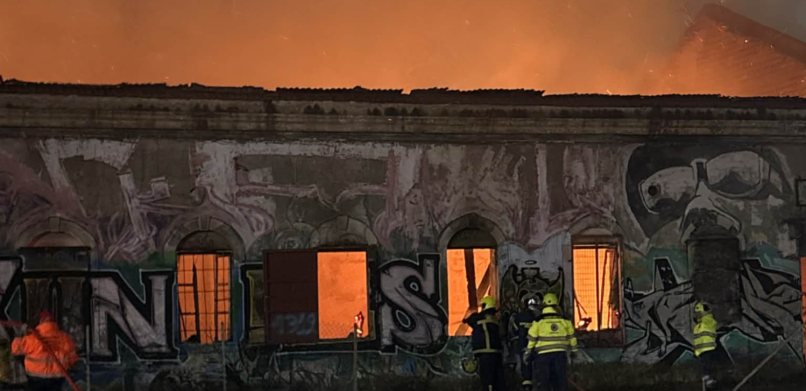 Καλαμαριά: Φωτιά σε κτήριο μέσα στο Κόδρα - Δείτε βίντεο