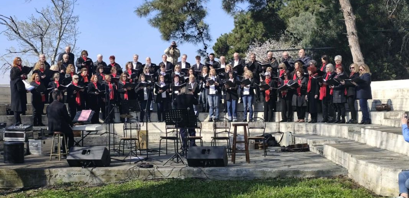 Καλαμαριά: «Σήμερα τραγουδάμε για τη θάλασσά μας» - Συναυλία κατά του σχεδίου του ΤΑΙΠΕΔ στην Μαρίνα Αρετσούς (βίντεο)