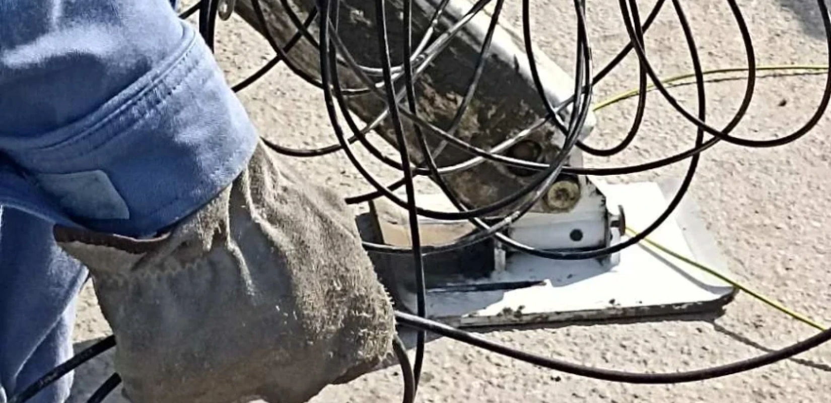 «Σάρωσε» τα Άνω Λιόσια η ΕΛ.ΑΣ.: Κατασχέθηκαν πάνω από 1,5 χιλιόμετρο παράνομων καλωδίων - 12 συλλήψεις για ρευματοκλοπές