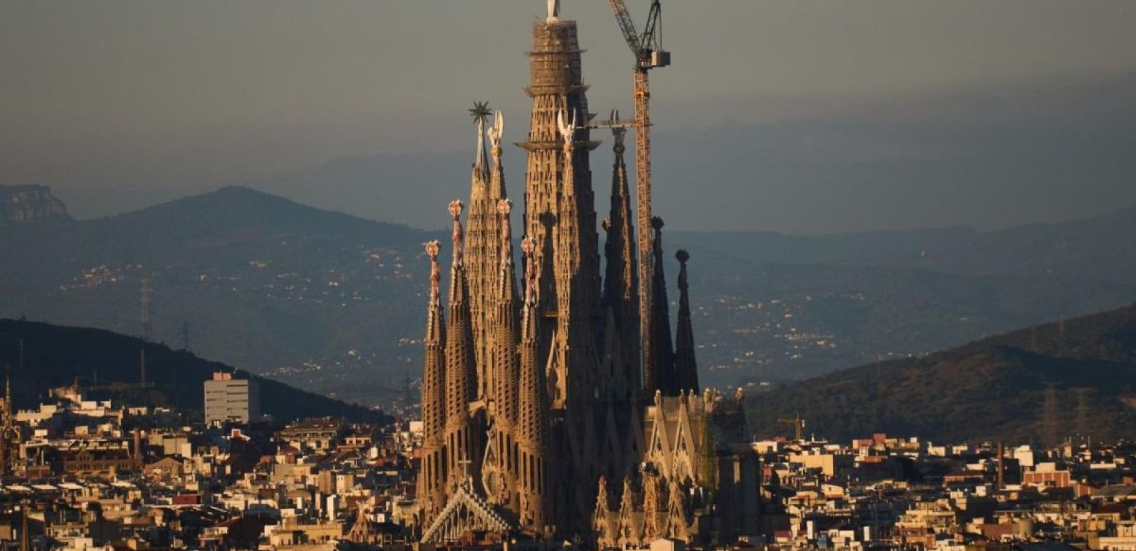 Ολοκληρώθηκε ο κεντρικός πύργος της Σαγράδα Φαμίλια μετά από 144 χρόνια - Τα επόμενα βήματα μέχρι την πλήρη αποπεράτωση (βίντεο)