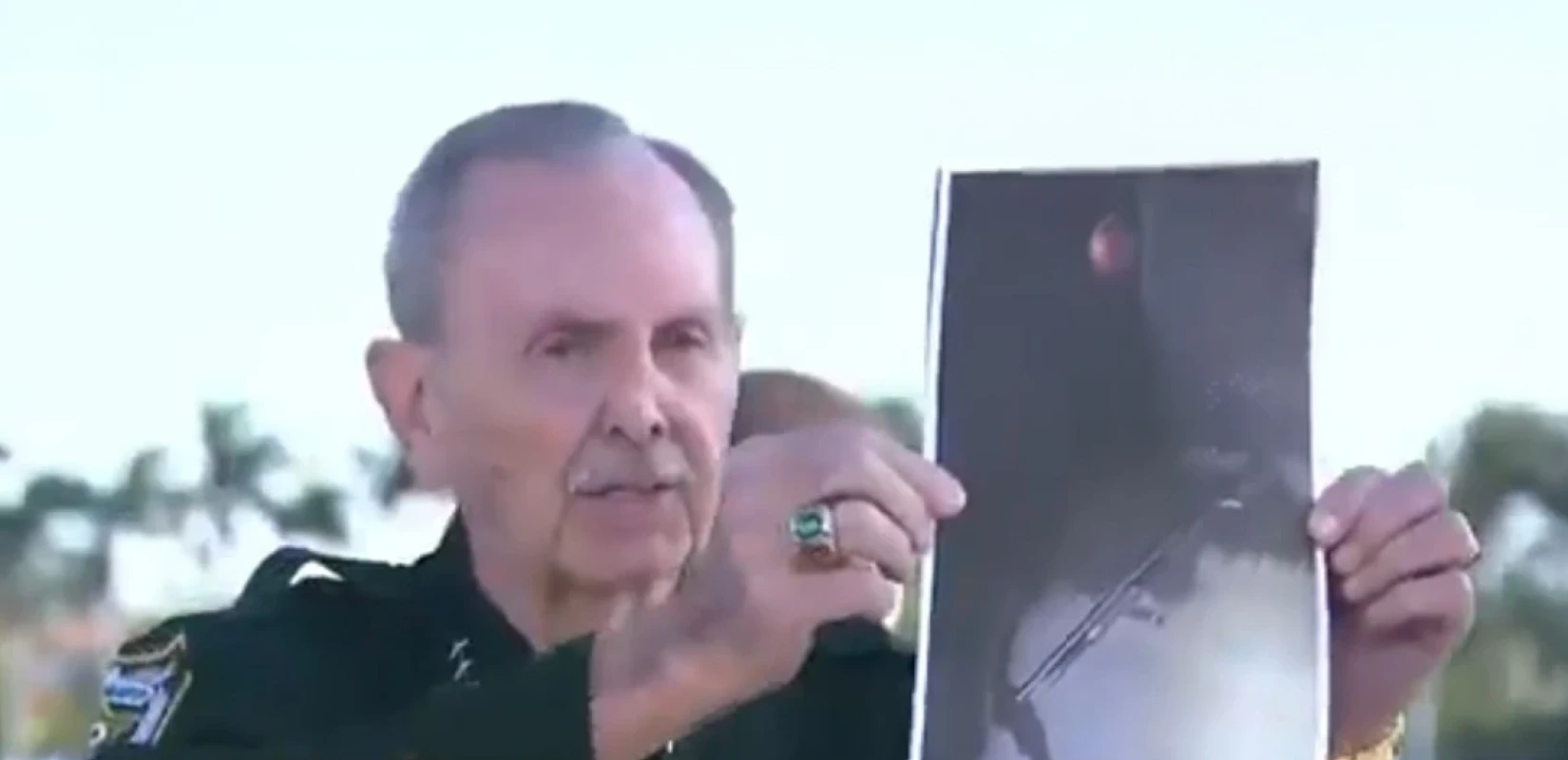 Εφοδιασμένος «με τουφέκι και μπιτόνι βενζίνης» ο 20χρονος που πήγε να μπει στην έπαυλη του Τραμπ