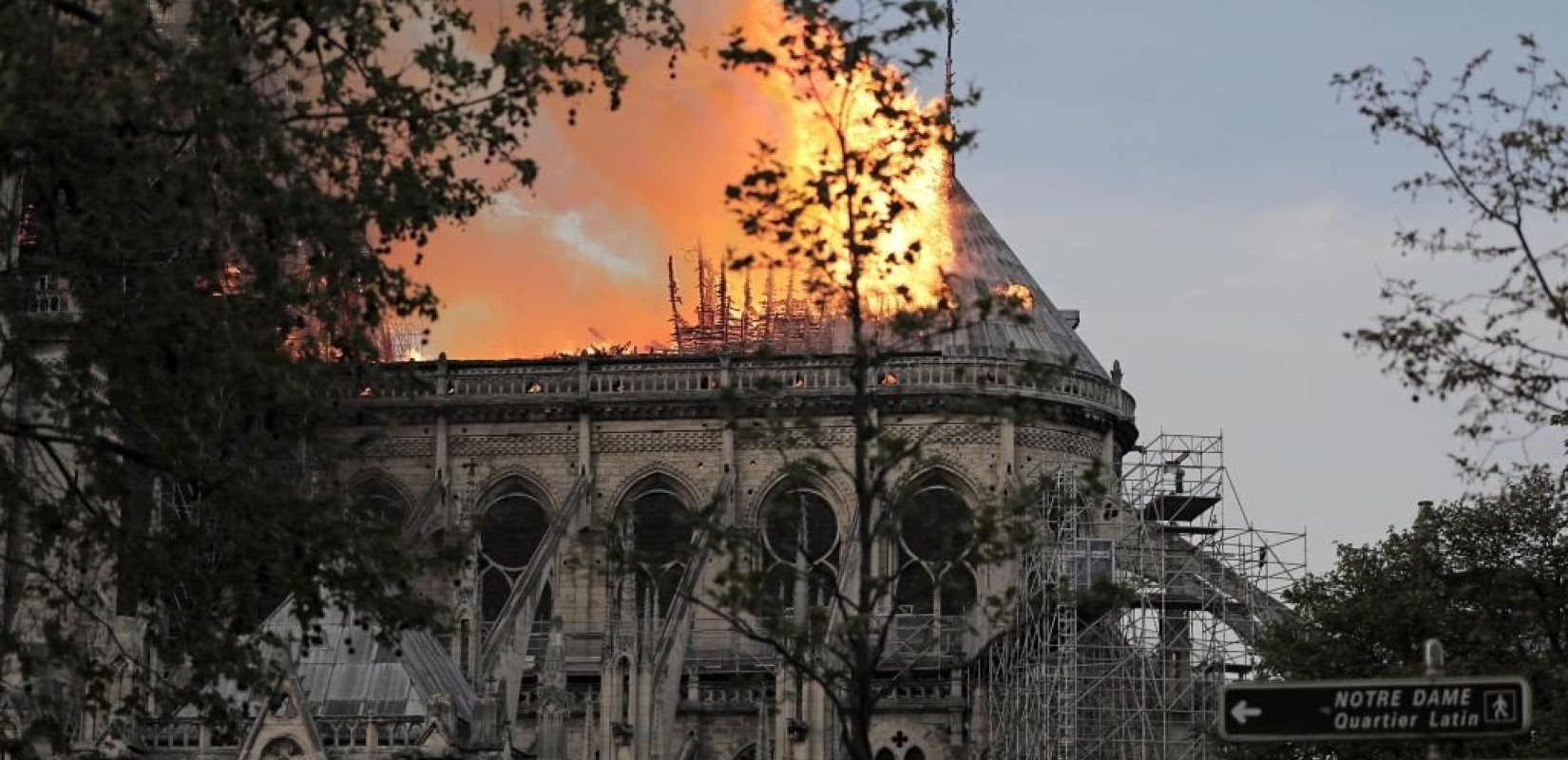 Δεν ήταν εγκληματική ενέργεια η φωτιά που ξέσπασε στην Παναγία των Παρισίων 