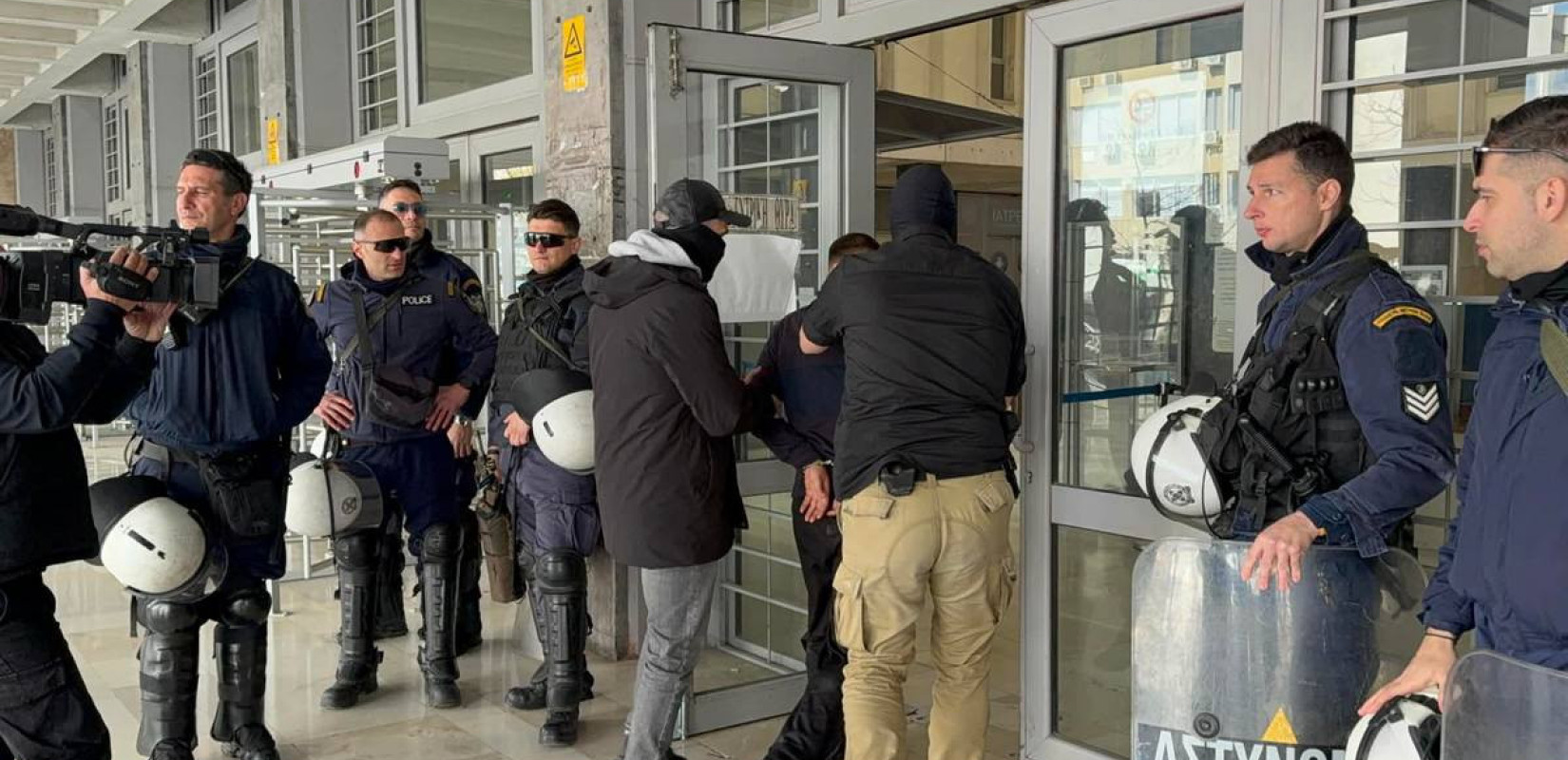 Θεσσαλονίκη: Για ανθρωποκτονία με πρόθεση διώκεται ο 23χρονος για τη δολοφονία του 20χρονου στην Καλαμαριά (βίντεο & φωτ.)