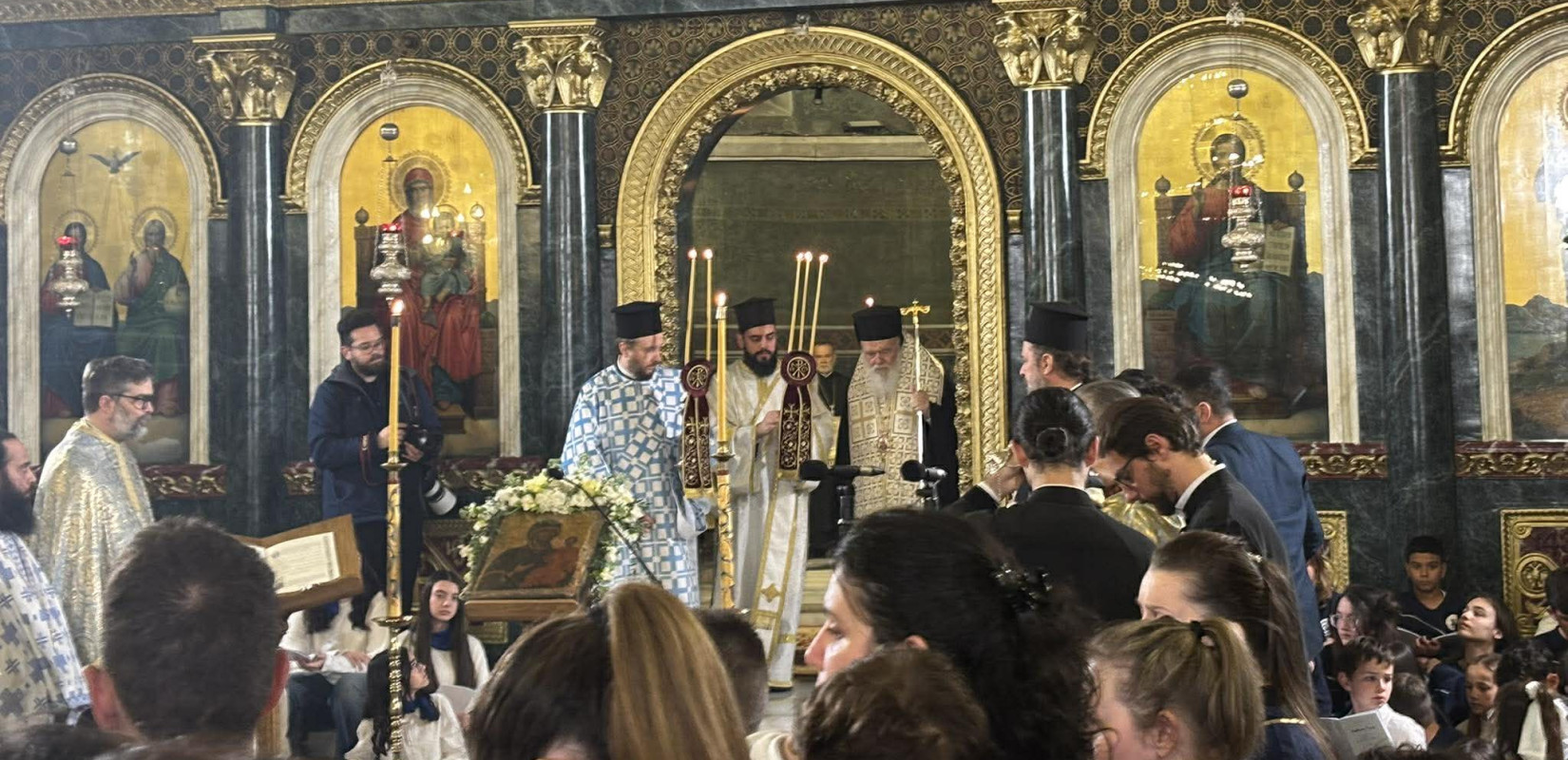 Θεσσαλονίκη: 1.000 μαθητές ψάλλουν ύμνους χοροστατούντος του Ιερωνύμου - Κατανυκτική Ακολουθία στον Ι.Ν. Αγίας Σοφίας (βίντεο)