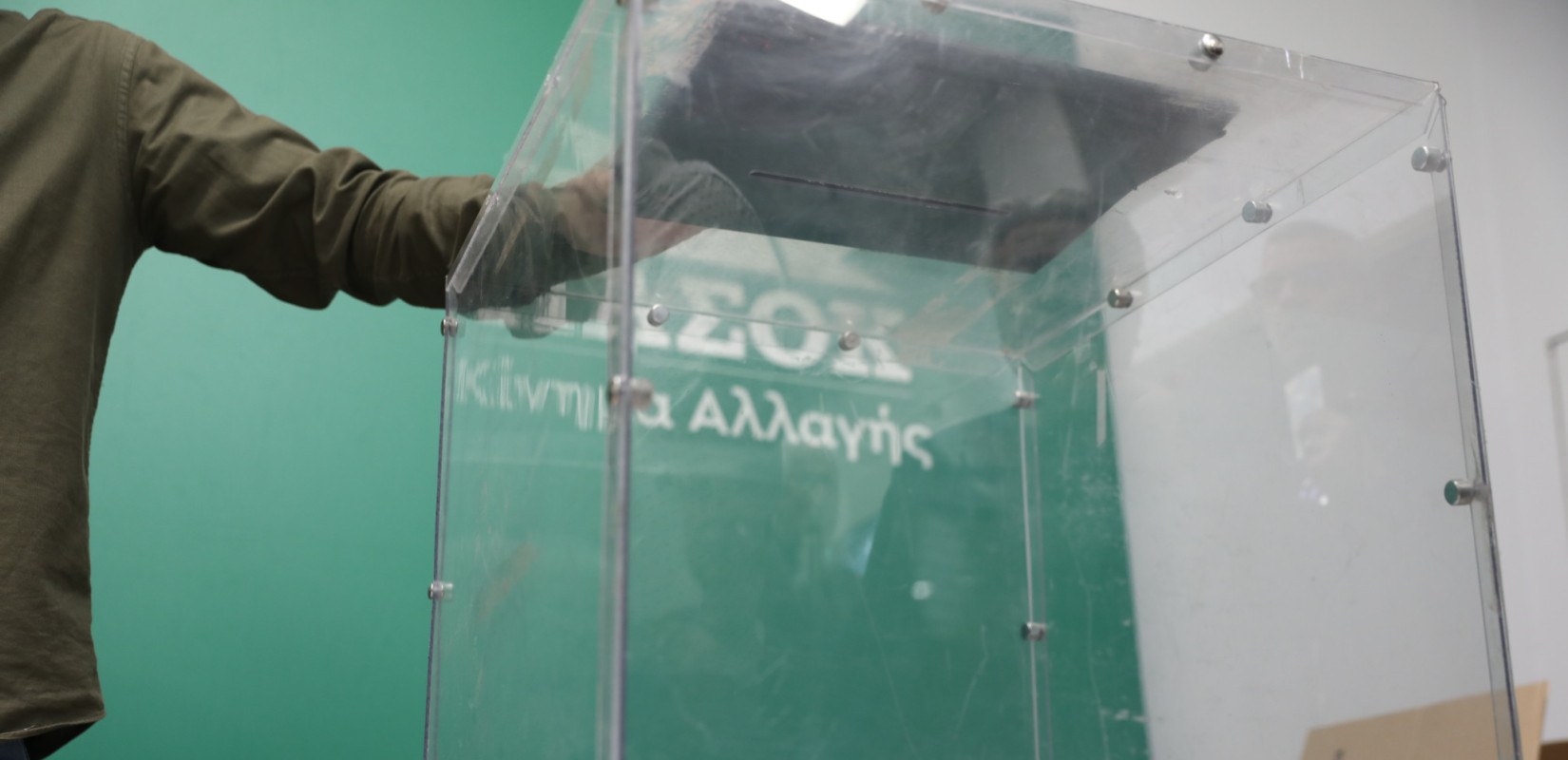 ΠΑΣΟΚ-ΚΙΝΑΛ: Οι συσχετισμοί του Συνεδρίου, οι δυναμικές και οι... κόντρες των εσωκομματικών «στρατοπέδων»