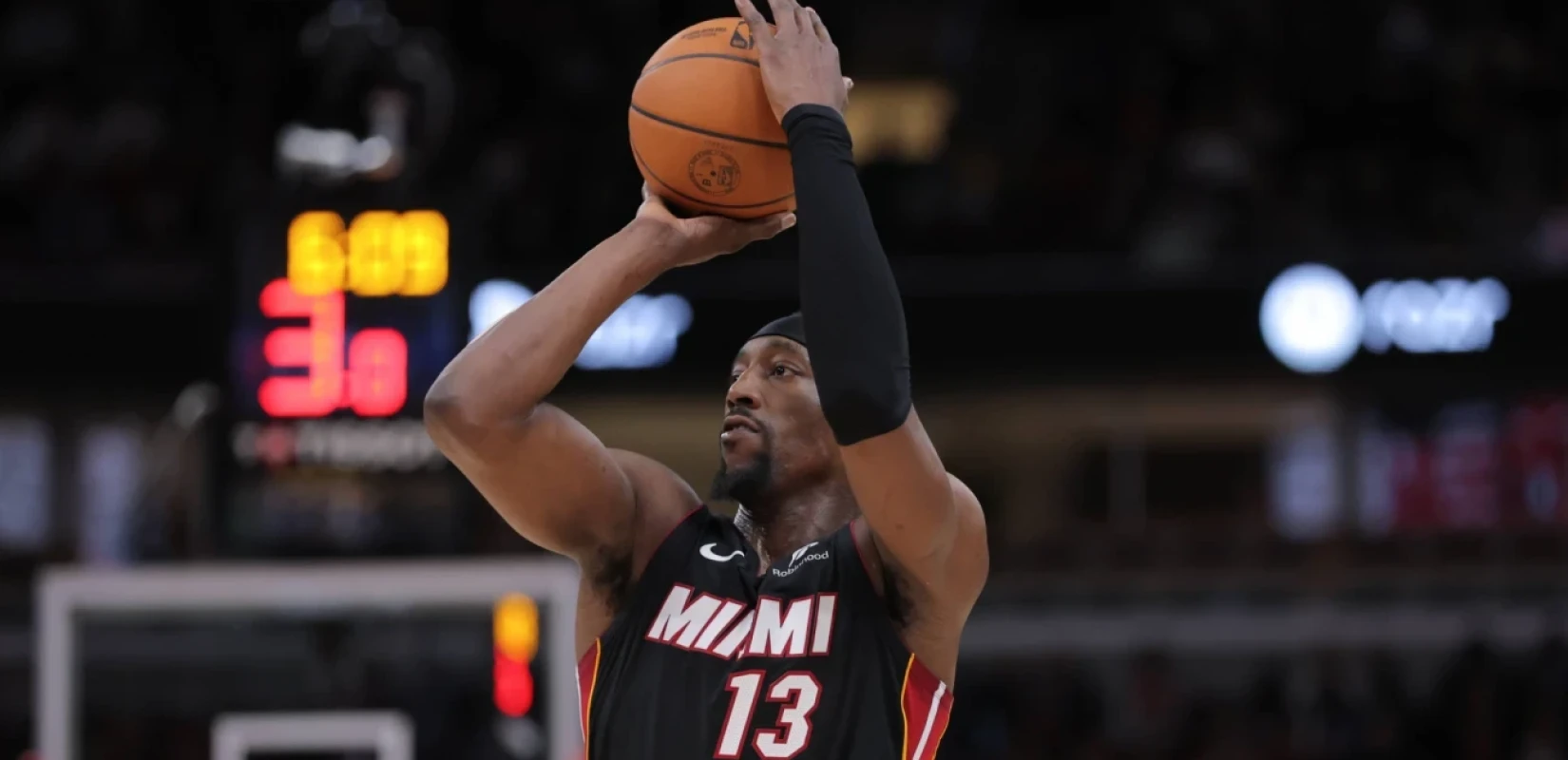 ΝΒΑ: Ο τρομερός Αντεμπάγιο πέτυχε 83 πόντους και έγραψε ιστορία (βίντεο)