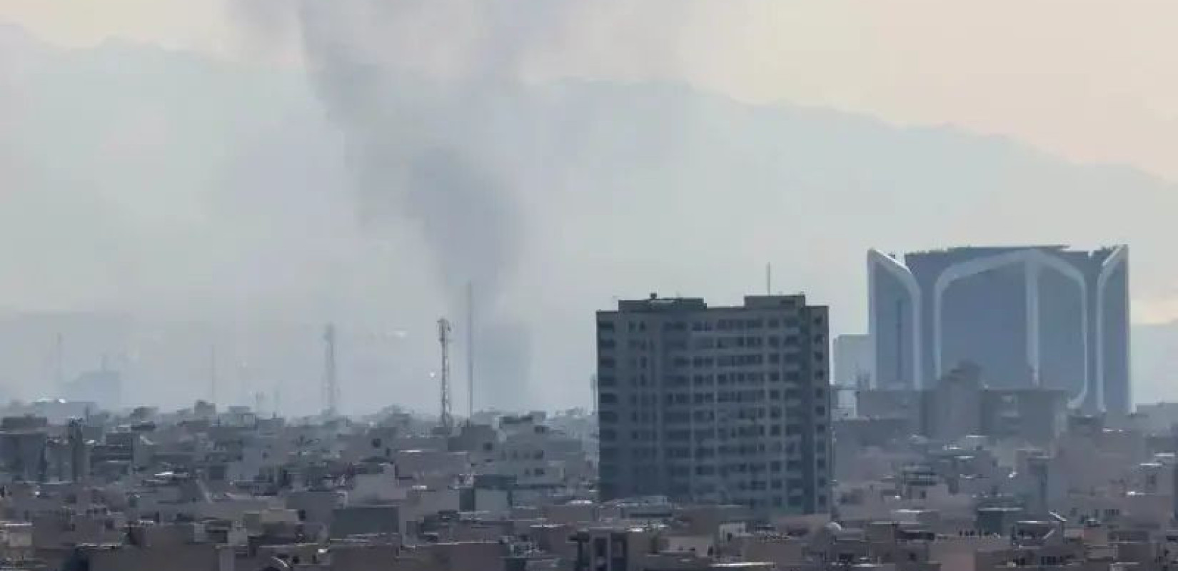 Ιράν: Πυραυλική επίθεση σε αμερικανική βάση στο Μπαχρέιν - Φωτιά και εκρήξεις στη Μανάμα