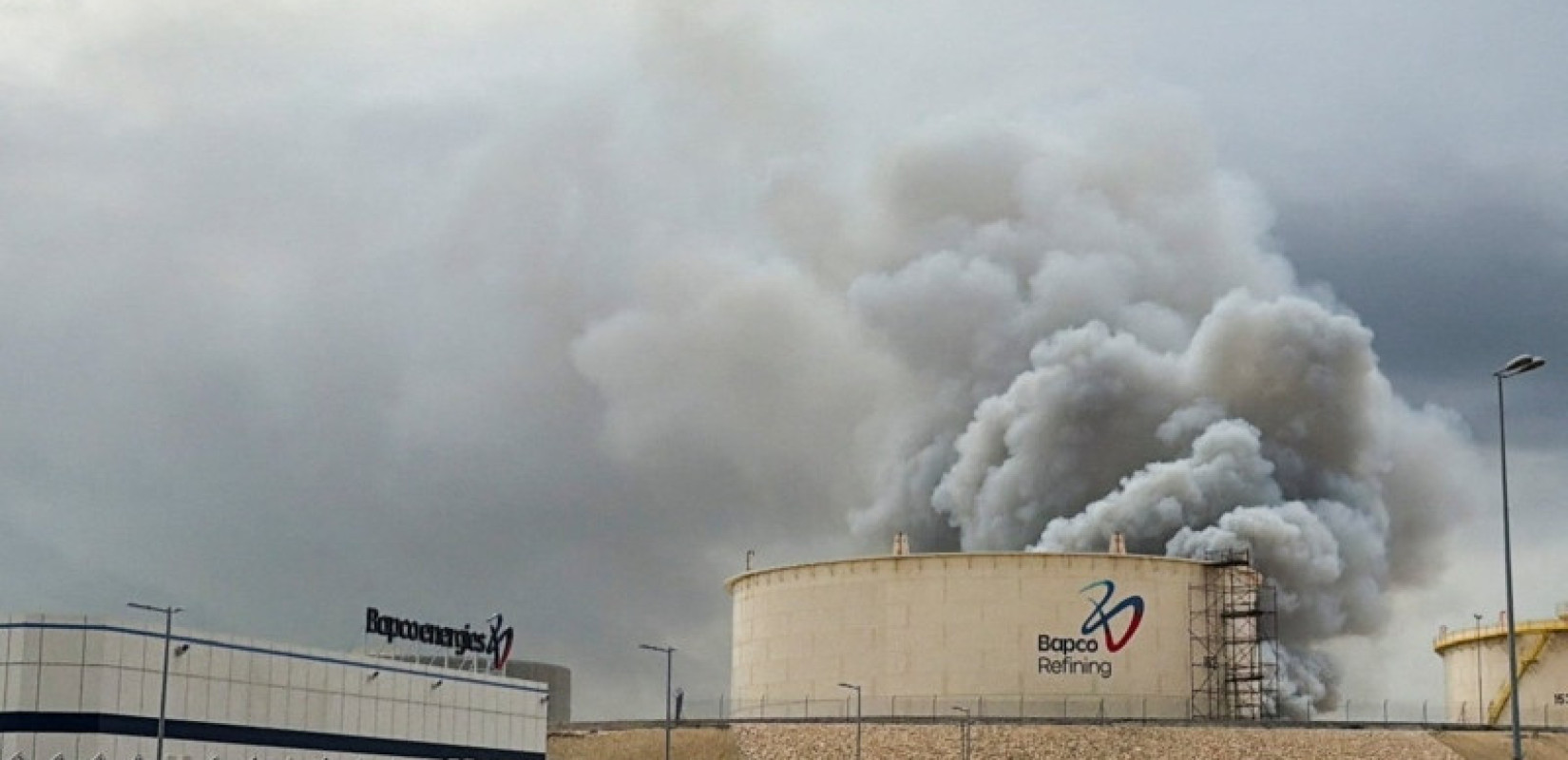 Το Ιράν χτύπησε πετρελαϊκή εγκατάσταση στο Μπαχρέιν: Ξέσπασε πυρκαγιά στο διυλιστήριο - Σε καθεστώς ανωτέρας βίας η κρατική πετρελαϊκή εταιρεία Babco (βίντεο)