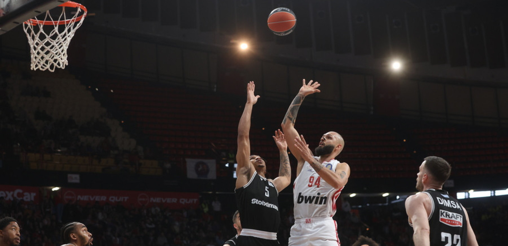 Μπάσκετ: Κατοστάρα του Ολυμπιακού στον ΠΑΟΚ (βίντεο)