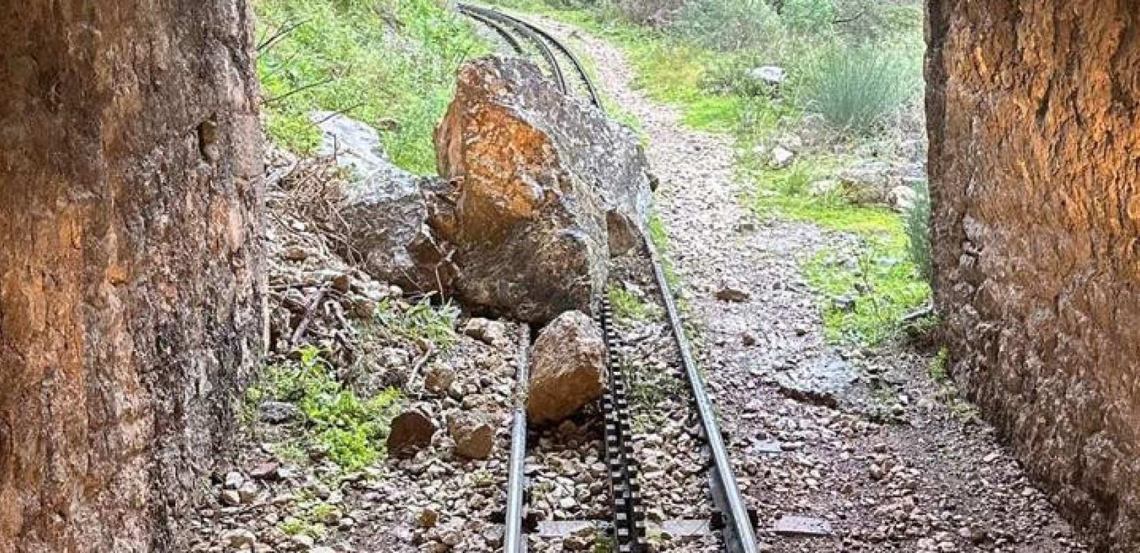 Καλάβρυτα: Ο αυξανόμενος κίνδυνος από τις κατολισθήσεις οδηγεί σε αναστολή της γραμμής