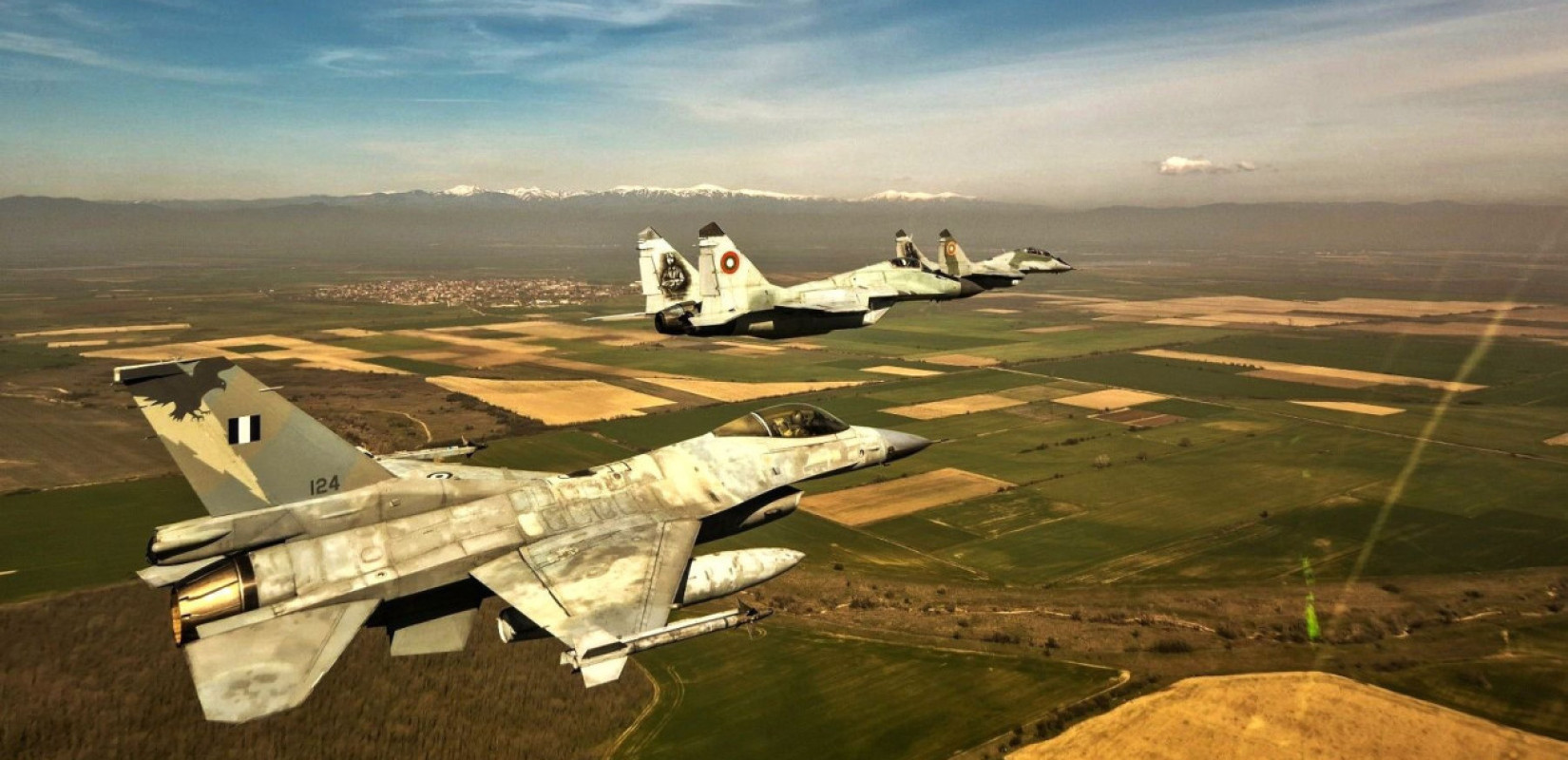 Ελλάδα και Βουλγαρία «κλείδωσαν» τους αιθέρες: Κοινή αεροπορική άσκηση με F-16 και MiG-29