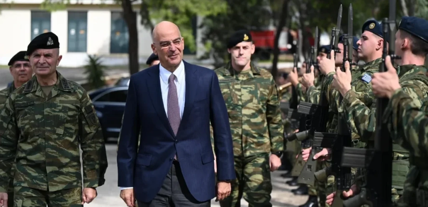 Ιωάννινα: Απροειδοποίητη επίσκεψη Νίκου Δένδια στο στρατόπεδο Περάματος