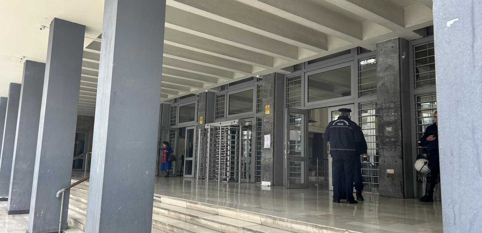 Θεσσαλονίκη: Κρατούμενοι οι 8 συλληφθέντες για το επεισόδιο κατά δημοσιογράφων στο γήπεδο της Τούμπας