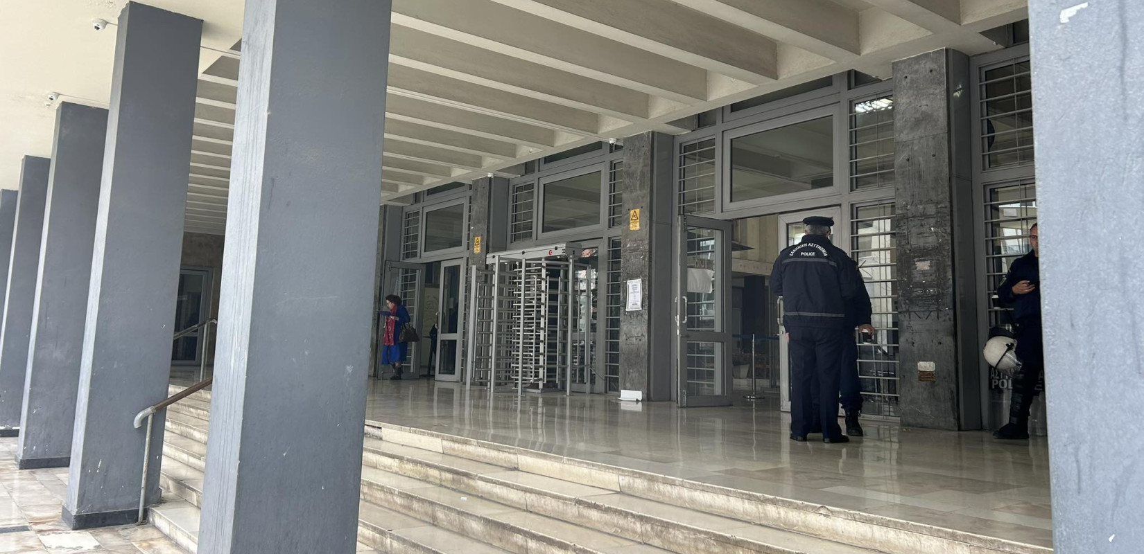 Θεσσαλονίκη: Κακουργηματική δίωξη σε 48χρονο και 20χρονη για την... ψεύτικη οικογένεια