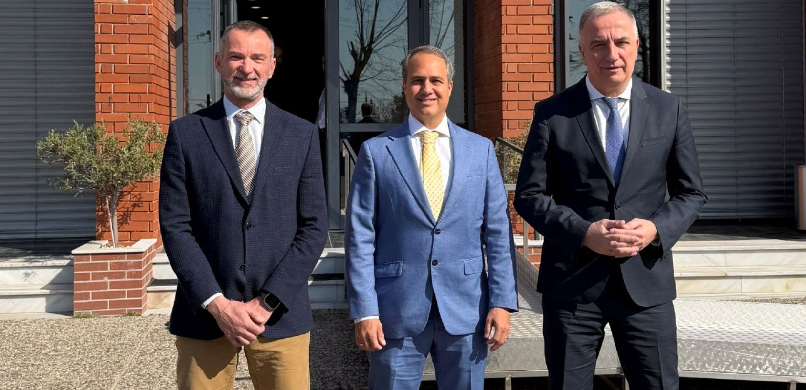 Θεσσαλονίκη: Στο ΕΚΕΤΑ ο πρόξενος των ΗΠΑ, Τζέρι Ισμαήλ - Τον υποδέχθηκε ο Στ. Καλαφάτης