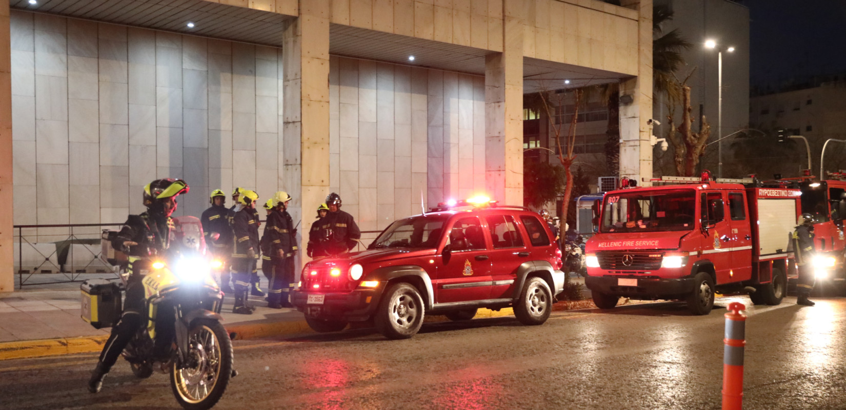 Λήξη συναγερμού στη ΓΑΔΑ: Συνελήφθη ο 48χρονος που απειλούσε με δύο αμυντικές χειροβομβίδες - Έγινε ελεγχόμενη έκρηξη (βίντεο)