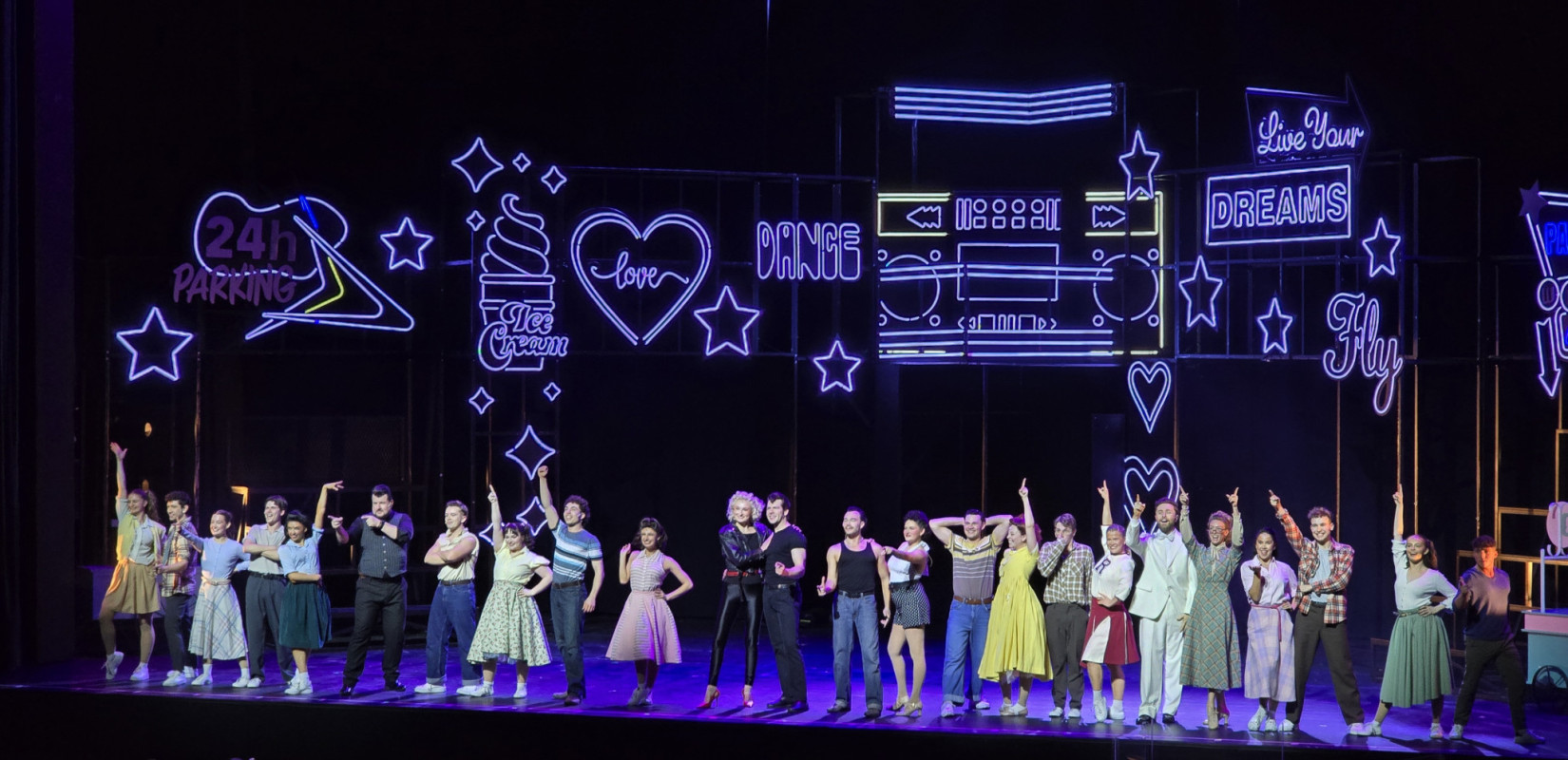 Θεσσαλονίκη: Εντυπωσιακή πρεμιέρα για το Grease The Musical - Δείτε βίντεο