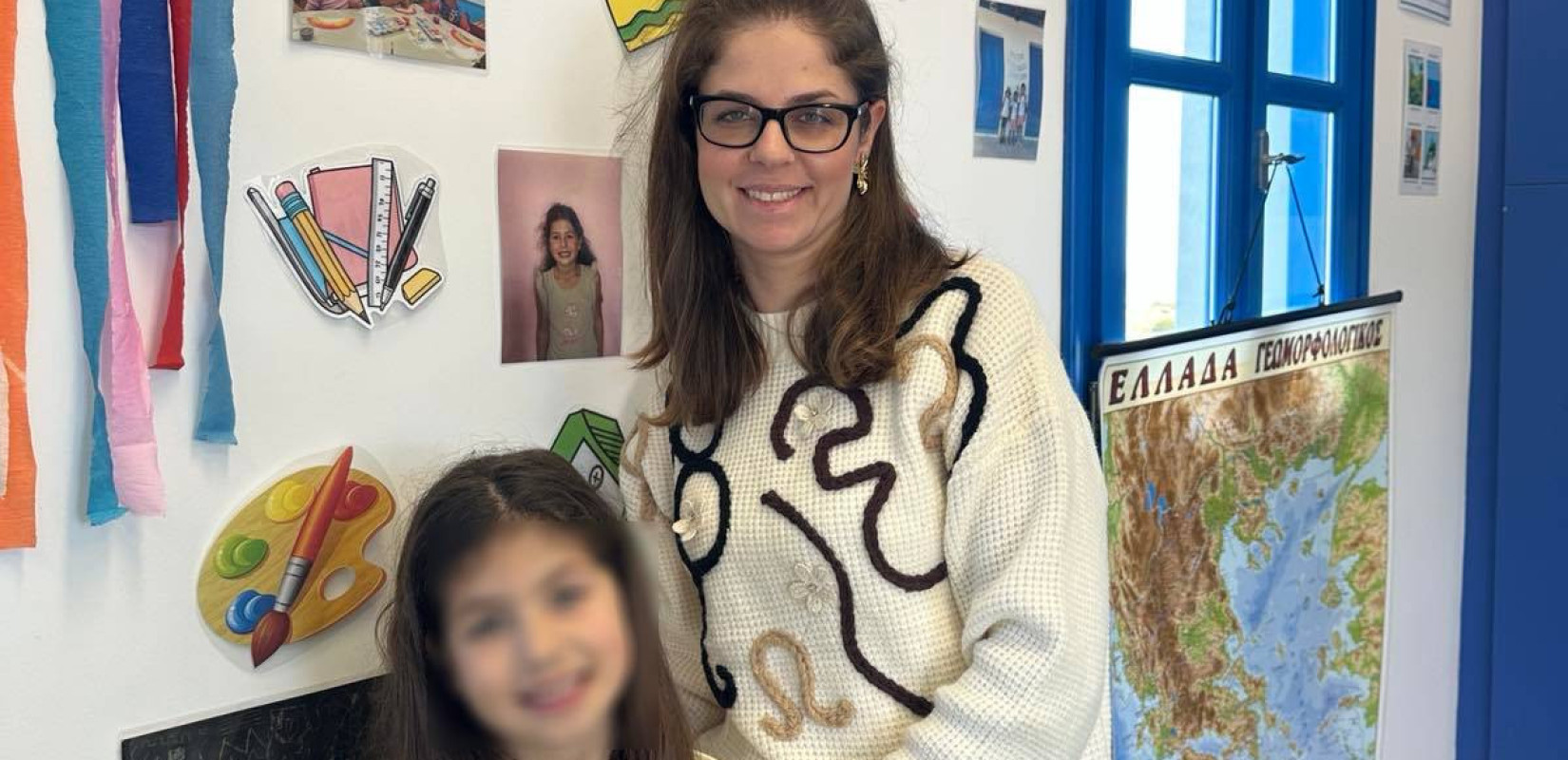 Μία δασκάλα, μία μαθήτρια: Η συγκινητική καθημερινότητα στο Δημοτικό Σχολείο της Ηρακλειάς
