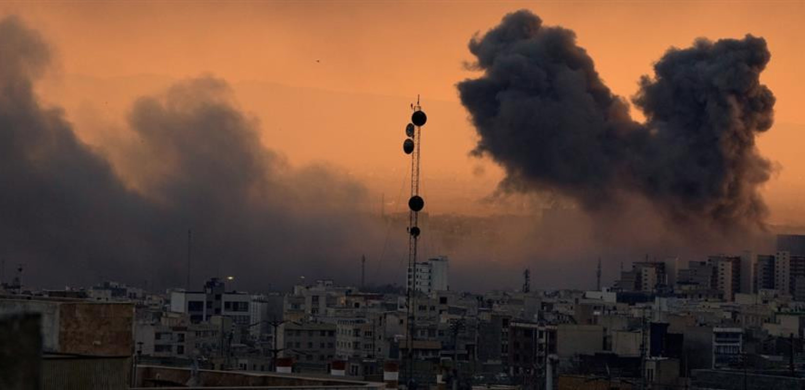 Μαζικής κλίμακας πλήγματα του Ισραήλ στο Ιράν - Οι Φρουροί της Επανάστασης απειλούν με αντίποινα σε ενεργειακούς στόχους