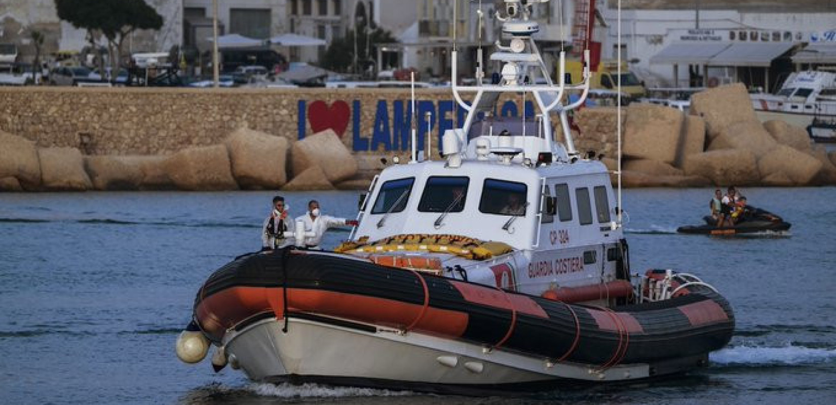 Ιταλία: Τουλάχιστον 64 μετανάστες διασώθηκαν μετά από ναυάγιο στην Λαμπεντούζα - Αγνοείται ένα δίχρονο αγοράκι