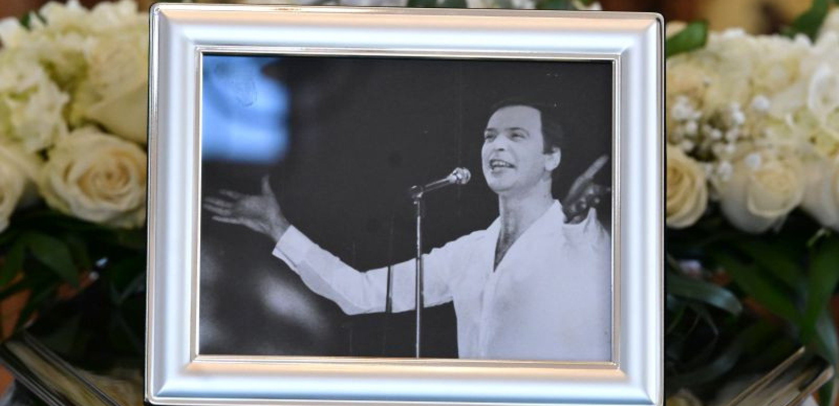 Το τελευταίο «αντίο» στον Γιώργο Μαρίνο - Σε στενό οικογενειακό κύκλο η κηδεία του στη Βούλα