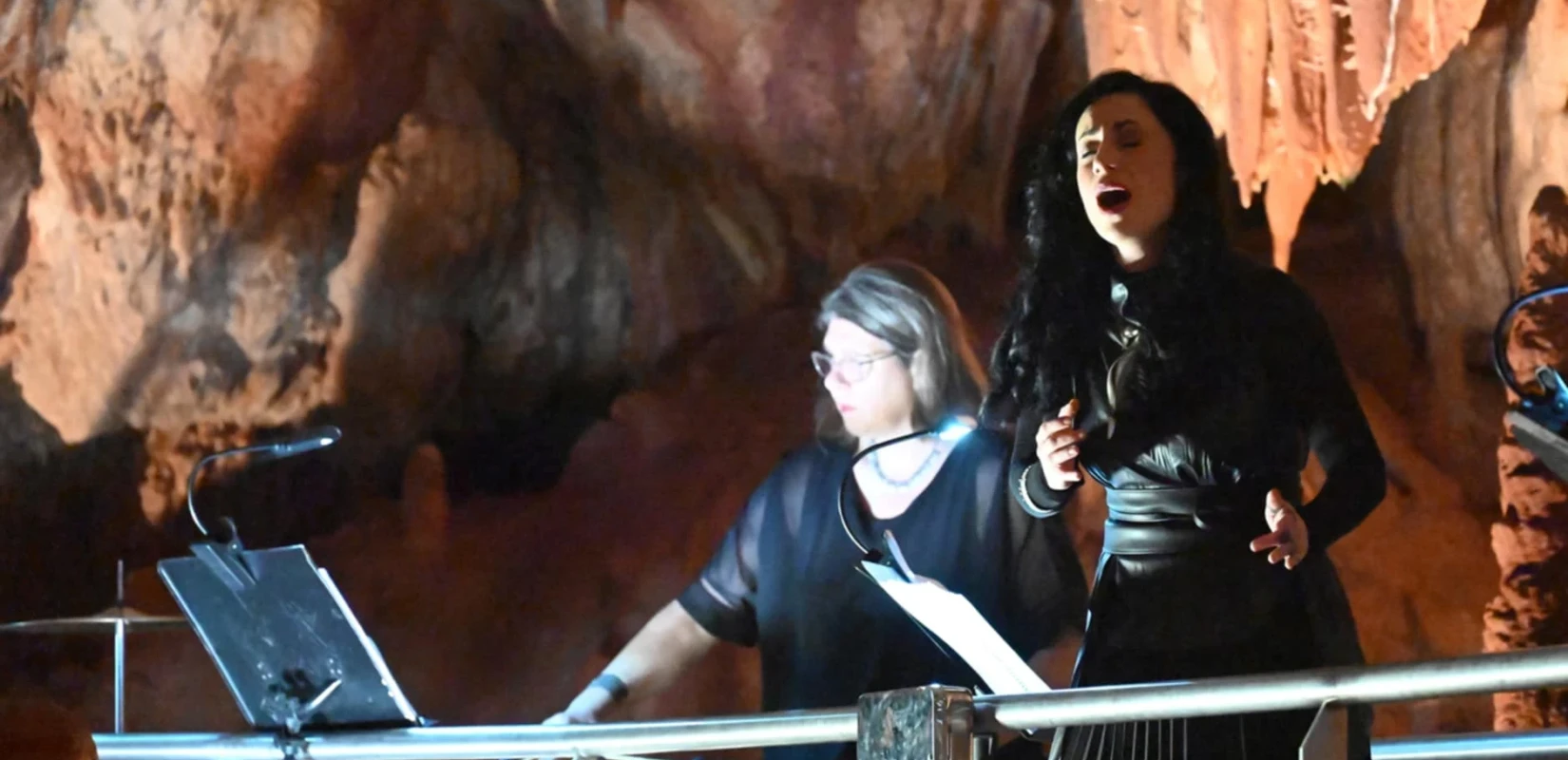 Χαλκιδική: Μουσική εμπειρία από την ΚΟΘ στο Σπήλαιο Πετραλώνων με όργανα από τη νεολιθική εποχή μέχρι σήμερα