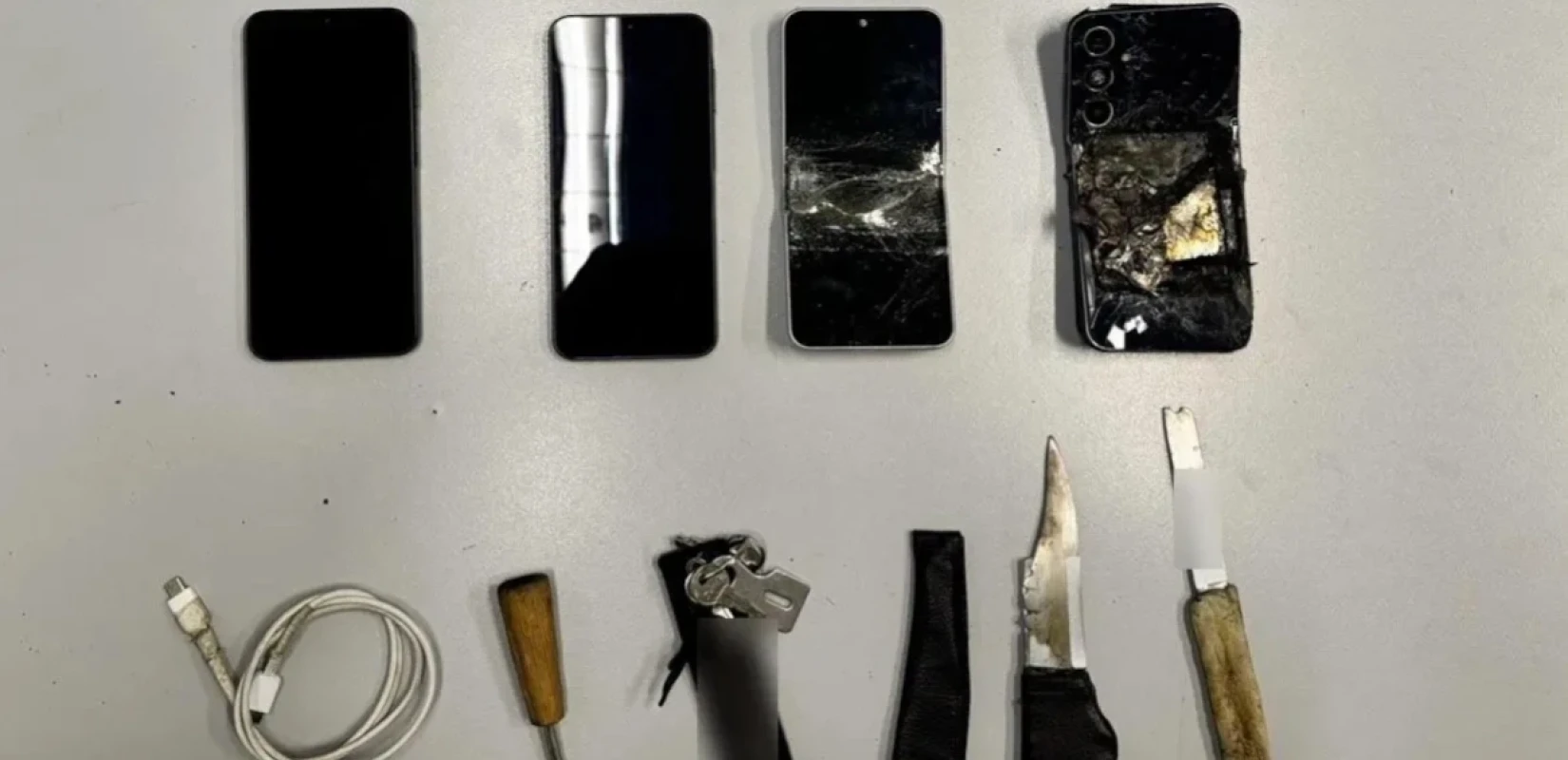 «Έφοδος» του ελληνικού FBI στις φυλακές Μαλανδρίνου: Τέσσερις συλλήψεις και δεκάδες ευρήματα