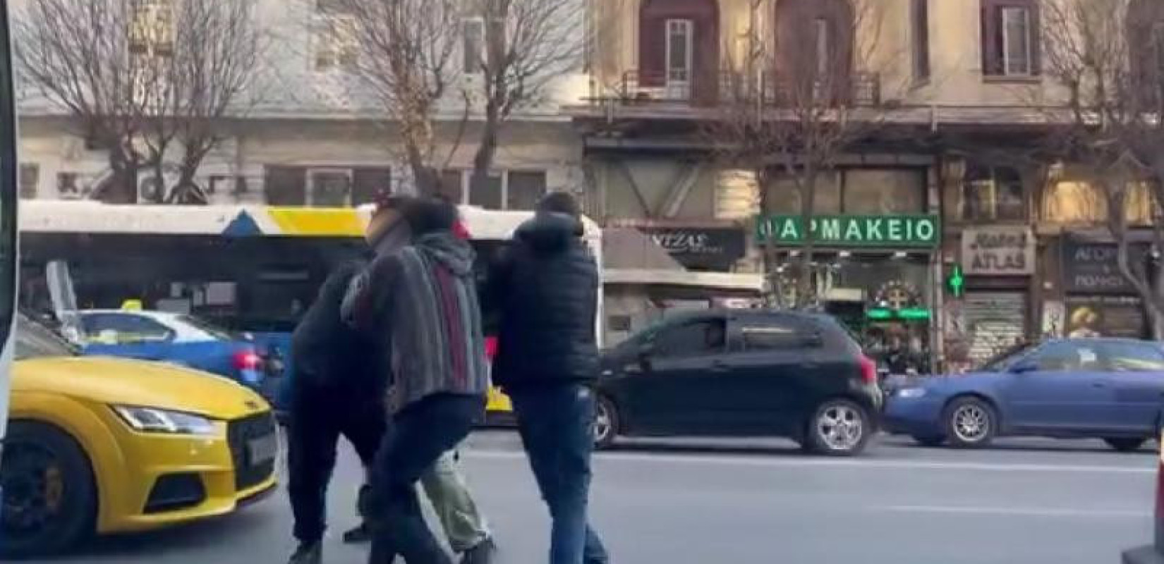 ΟΑΣΘ: Σε διαθεσιμότητα οδηγός που έπαιξε ξύλο με οδηγό ΙΧ επειδή του έκλεισε το δρόμο