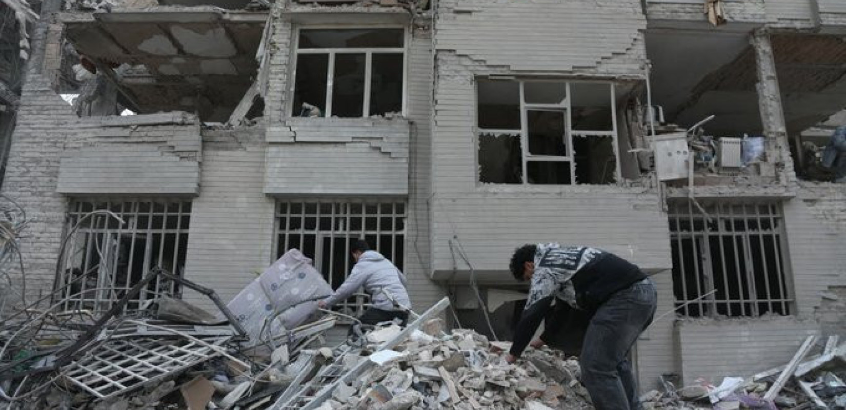 Μεσανατολικό: Νεκροί δύο άνθρωποι στο Ομάν - Συντρίμμια drone έπεσαν σε κτίριο στο Ντουμπάι