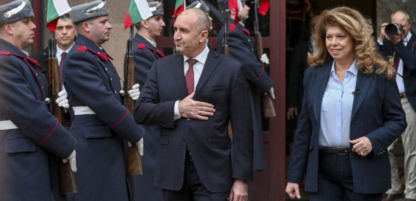 Η «Προοδευτική Βουλγαρία» του Ρούμεν Ράντεφ προηγείται στις δημοσκοπήσεις - Πρόωρες βουλευτικές εκλογές στις 19 Απριλίου