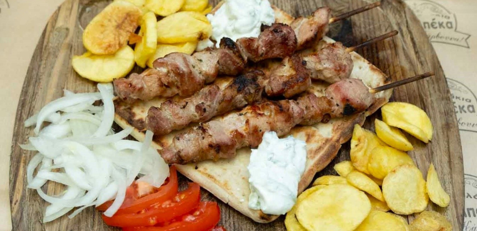 Τα Σουβλάκια του Μπέκα: Όλα στα κάρβουνα, όλα στη σούβλα, όλα χειροποίητα