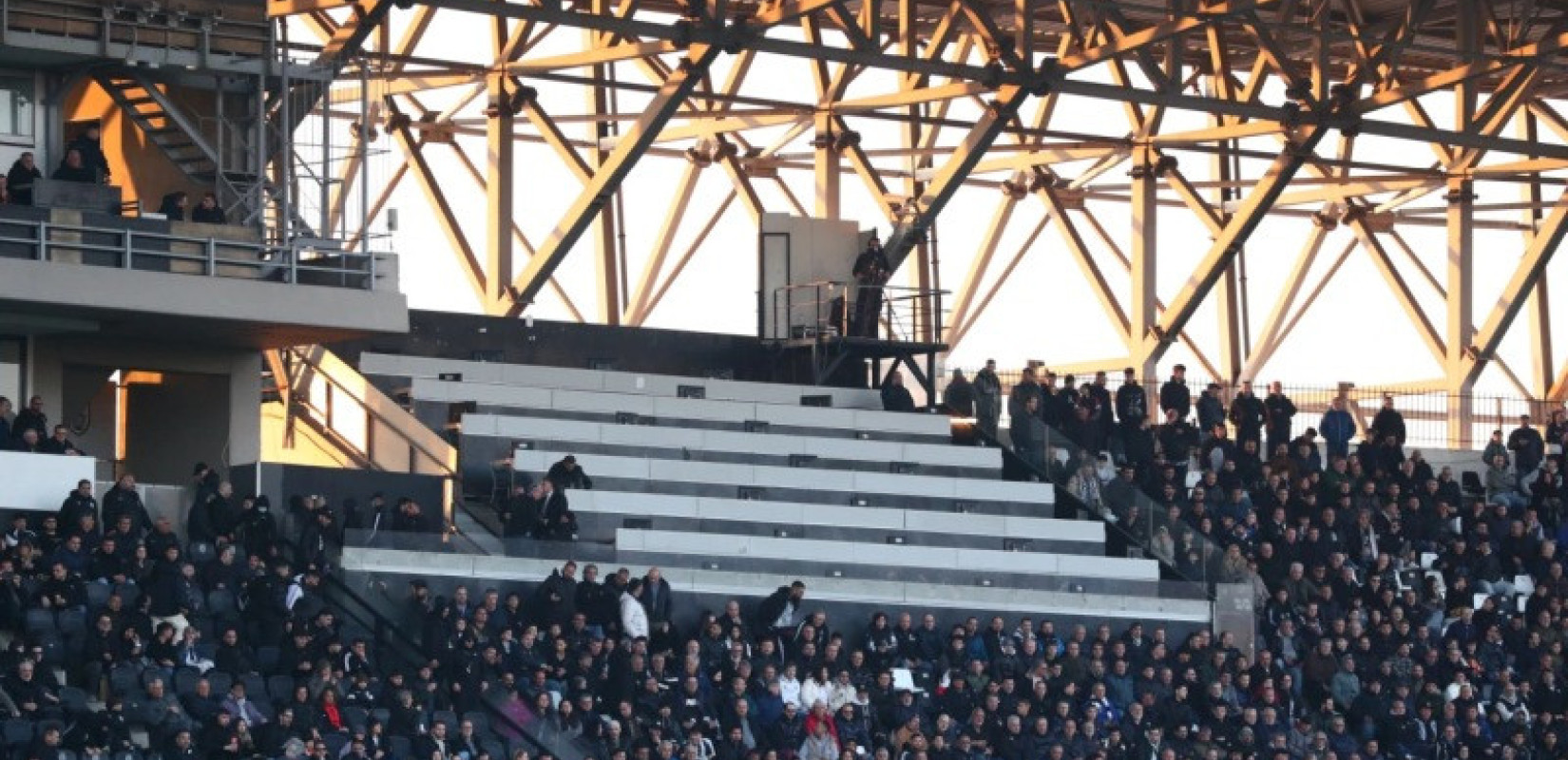 Θεσσαλονίκη: Στον εισαγγελέα οι οκτώ συλληφθέντες για το επεισόδιο κατά δημοσιογράφων στο γήπεδο της Τούμπας