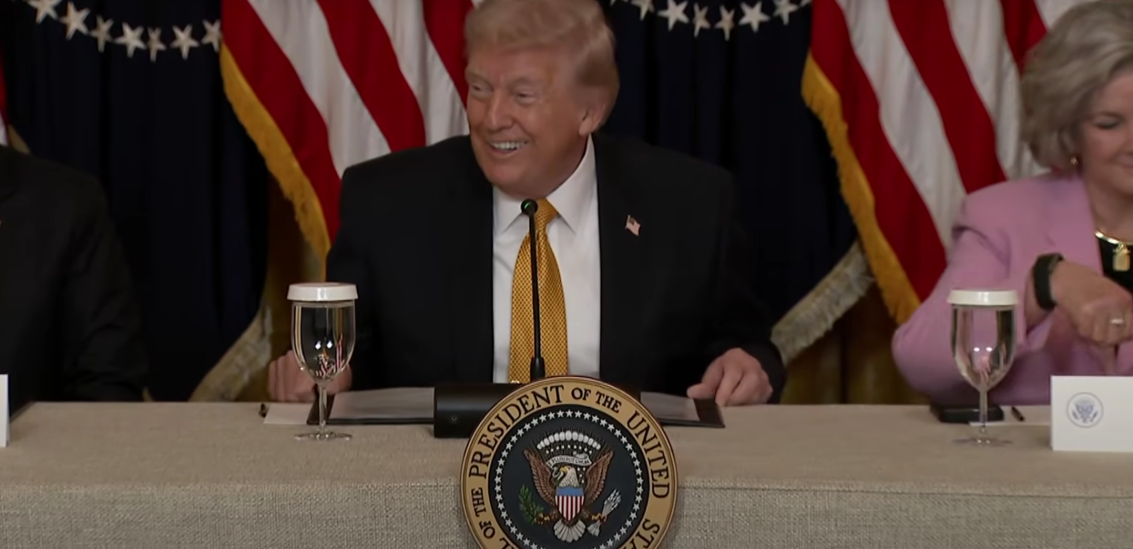 Τραμπ: «Δεν χρειαζόμαστε το ΝΑΤΟ - Αν δεν μας βοηθούν, θα εξετάσουμε την αποχώρησή μας»