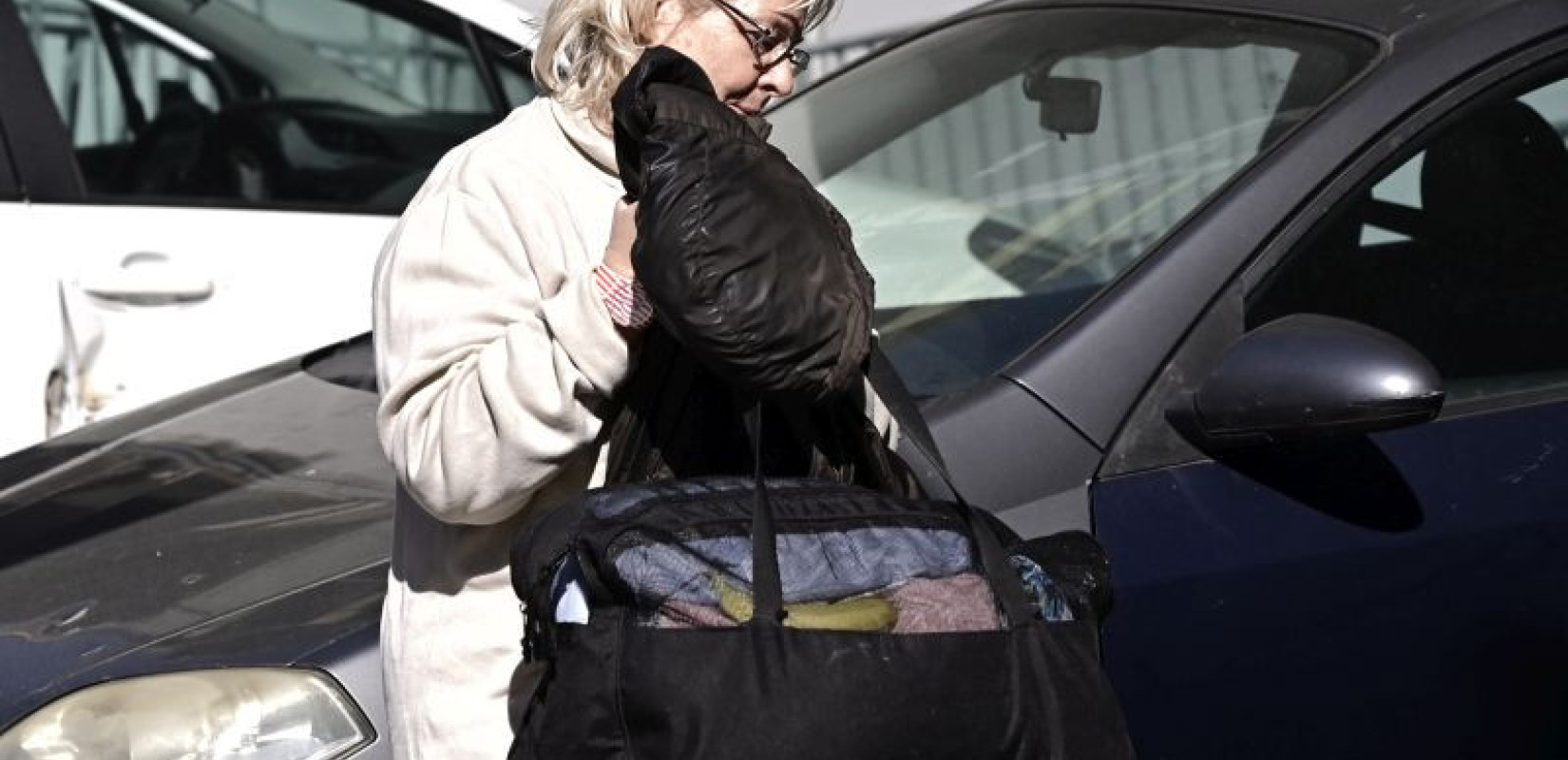 Χρυσή Αυγή: Παρουσιάστηκε στο ΑΤ Πεύκης η Ελένη Ζαρούλια - Οδηγείται στη φυλακή