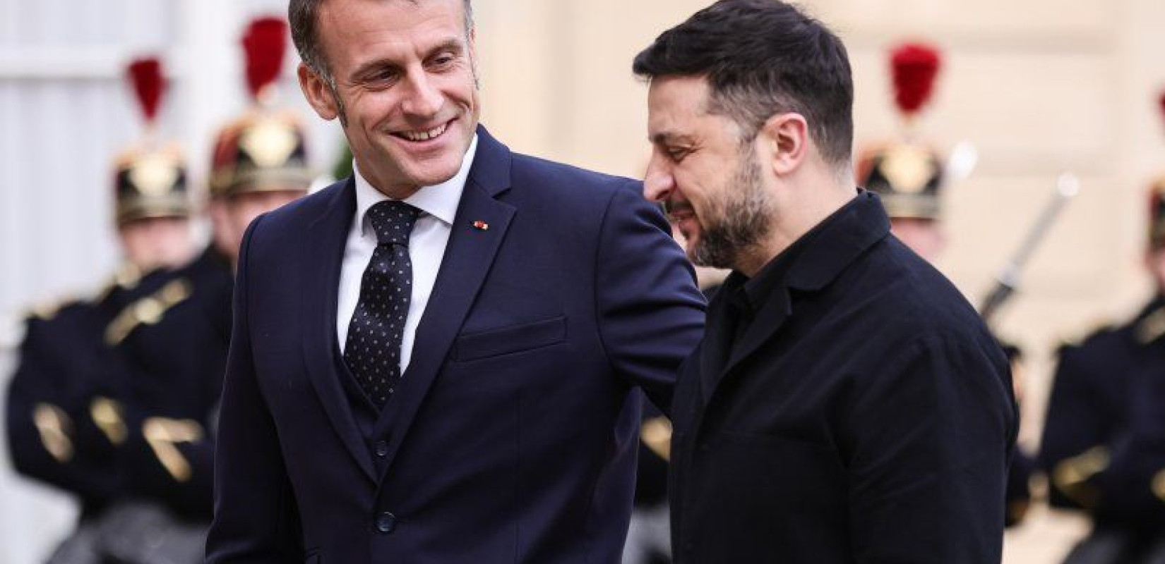 Κρίσιμη συνάντηση Μακρόν - Ζελένσκι στο Παρίσι: Στρατηγική ενίσχυσης Ουκρανίας και πίεσης στη Μόσχα