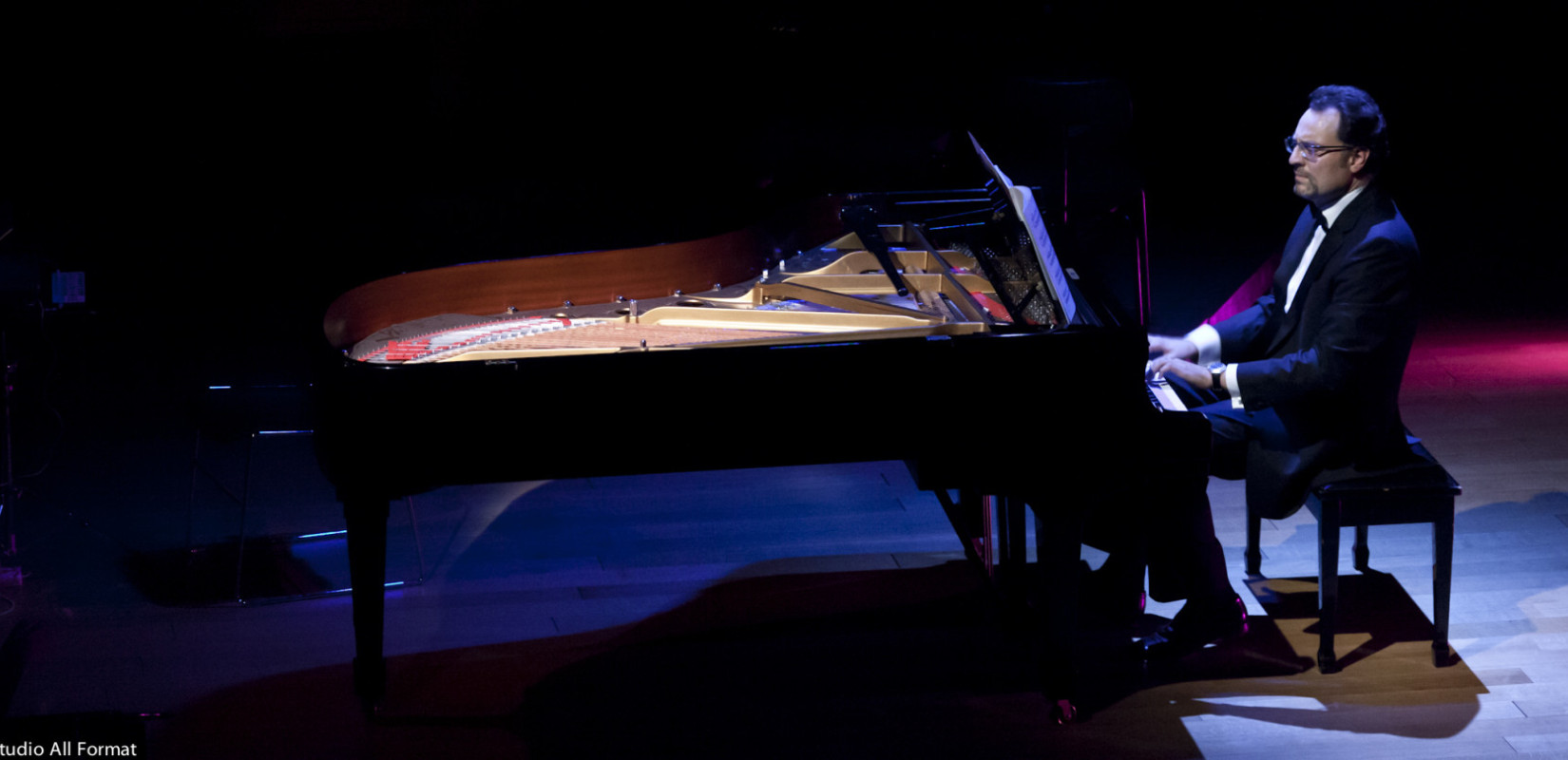 Ο Νίκος Λαάρης στο Μέγαρο Μουσικής: Είκοσι ευχαριστίες για τις διδασκαλίες του Ιησού του Γιώργου Τσοντάκη