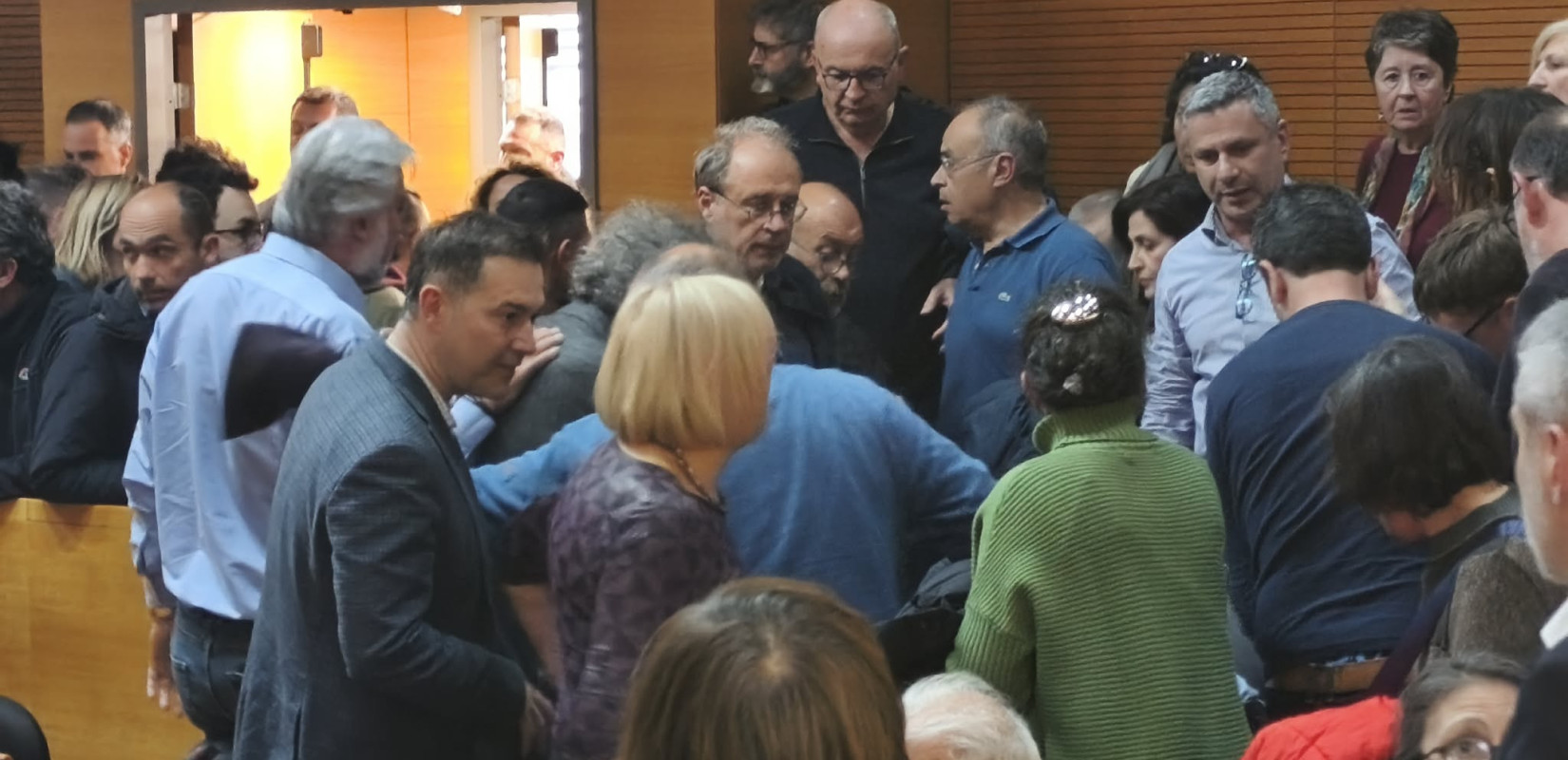 Δήμος Θεσσαλονίκης: Επεισοδιακή η συνεδρίαση του δημοτικού συμβουλίου για τη ΔΕΘ - Κατέρρευσε ο Κώστας Ιακώβου