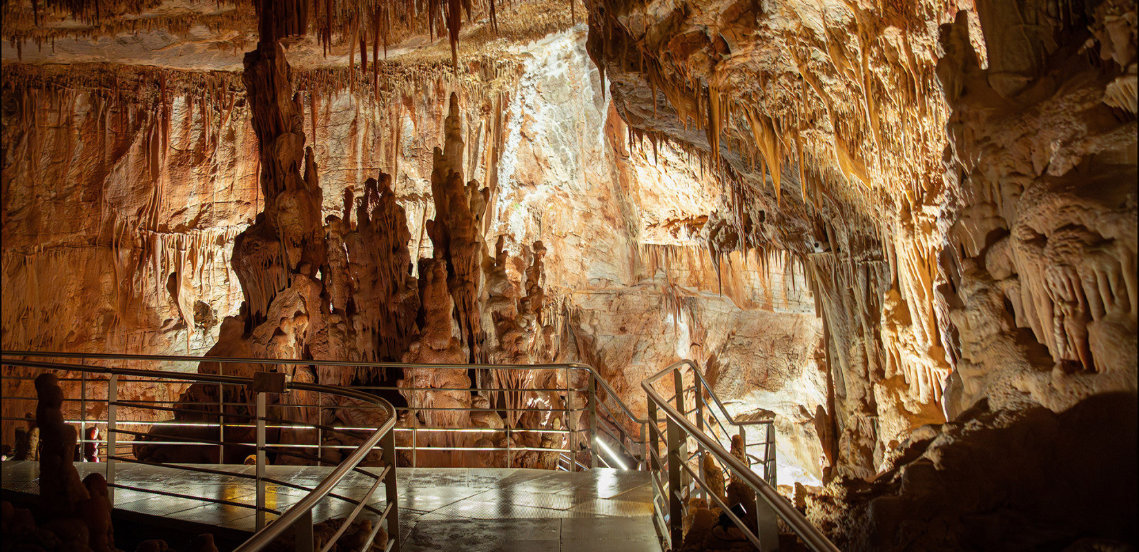 ΚΟΘ: Μια μυσταγωγική εμπειρία στο Σπήλαιο των Πετραλώνων