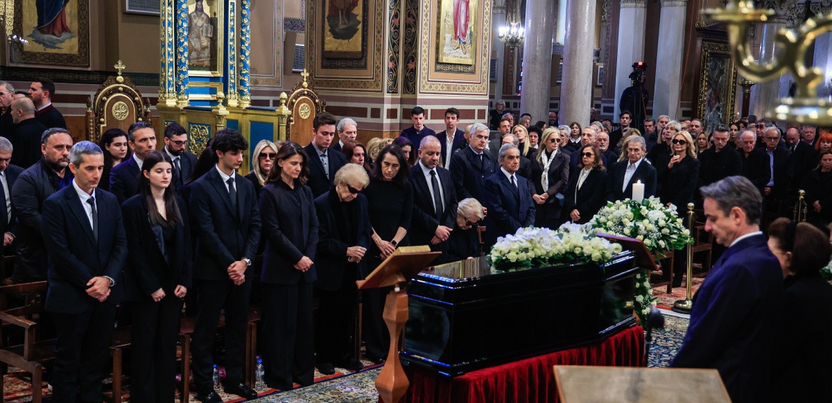 Το τελευταίο χειροκρότημα στη Μαρινέλλα - Παρουσία Μητσοτάκη η κηδεία της (βίντεο)