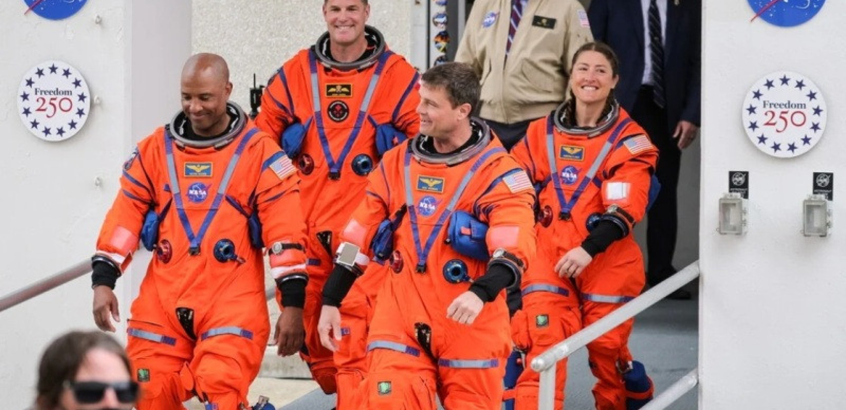 Artemis II:  Οι αστροναύτες της αποστολής ξεκίνησαν το ιστορικό ταξίδι για τη Σελήνη μετά από μια μέρα γύρω από τη Γη