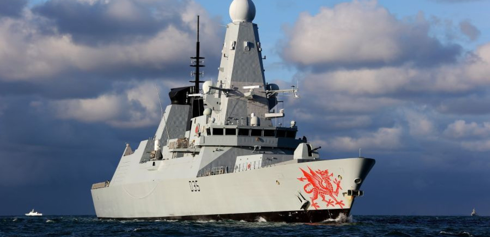 Έφτασε στην Κύπρο το βρετανικό αντιτορπιλικό «Dragon» (βίντεο)