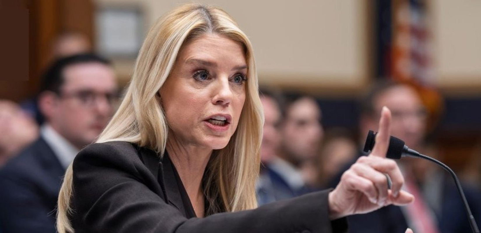 Ραγδαίες εξελίξεις στις ΗΠΑ: Ο Τραμπ απέπεμψε την υπουργό Δικαιοσύνης Παμ Μπόντι