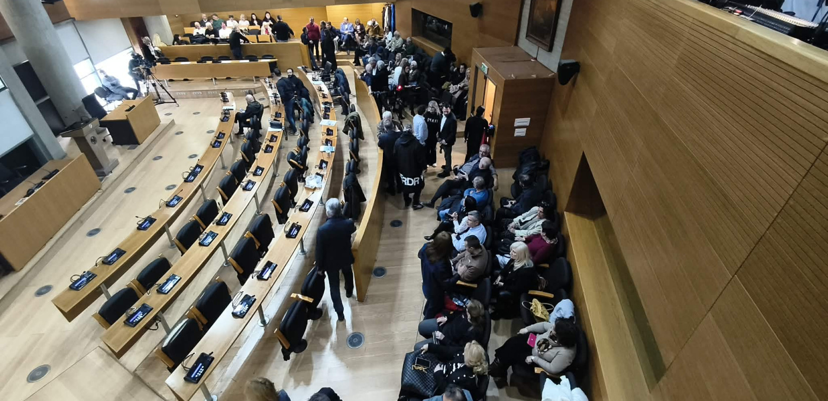 Θεσσαλονίκη: Κινητοποίηση από νωρίς στο δημαρχείο για τη ΔΕΘ και το δημοψήφισμα