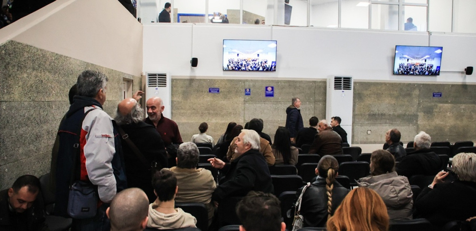 Η δίκη για τα Τέμπη πρέπει να συνεχιστεί το συντομότερο δυνατό αλλά σε κατάλληλο χώρο, λέει η οικογένεια του Τάσου Κουτσόπουλου