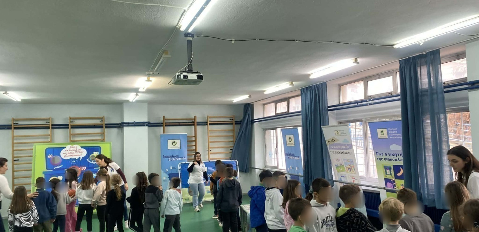 Ξεκίνησε το ταξίδι του στα σχολεία του Δήμου Θέρμης το «Λούνα παρκ της Ανακύκλωσης»