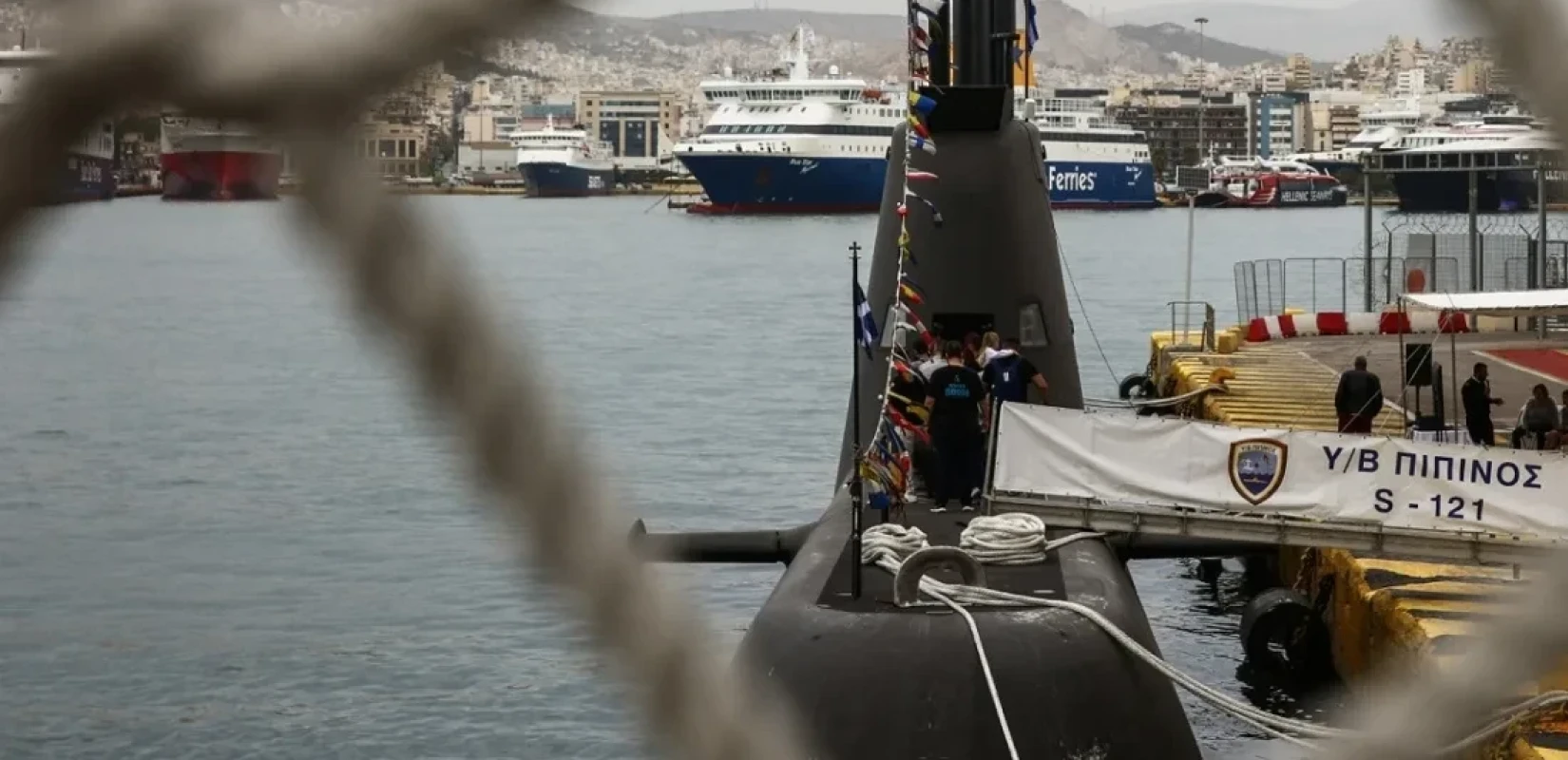 Μαζική προσέλευση του κοινού στα πολεμικά πλοία για την 25η Μαρτίου